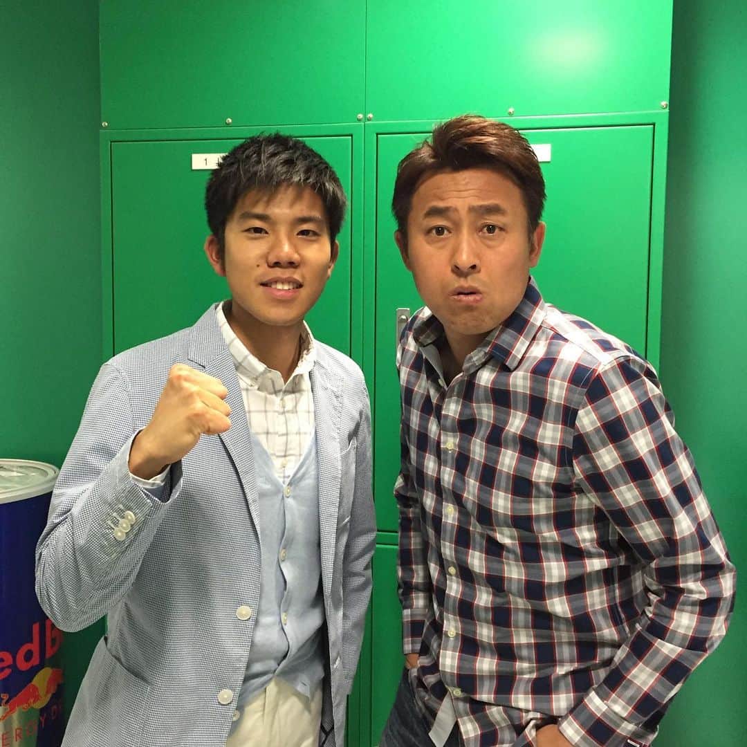 のインスタグラム：「岩本勉さん、 お誕生日おめでとうございます！ 入社しイチモニ土曜日のスポーツを担当してから、 ファイターズ戦中継でも沢山ご一緒させてもらい、 いつもお世話になっています！ プロ野球が開幕したら、現場で、放送席で、 お話しできることを楽しみにしています😊  #岩本勉 さん #誕生日 #おめでとうございます！ #いつも #ありがとうございます！ #49歳 とは思えない #エネルギー にいつも押されています #今まで #沢山 #写真 を撮ってもらっていました #社会人 になるまで #テレビ で見ていた方と #仕事 をさせてもらうのは #今でも #不思議 です #これからも #お世話になります！ #よろしくお願い致します！ #HTB #アナウンサー #五十幡裕介」