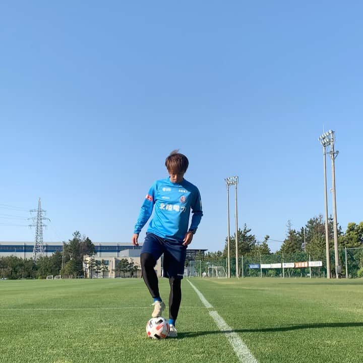 花井聖のインスタグラム：「広報の方に撮って送ってとお願いされたので、ついでに皆さんにも。 . チャレンジしてみてください！ . #リフティングチャレンジ」