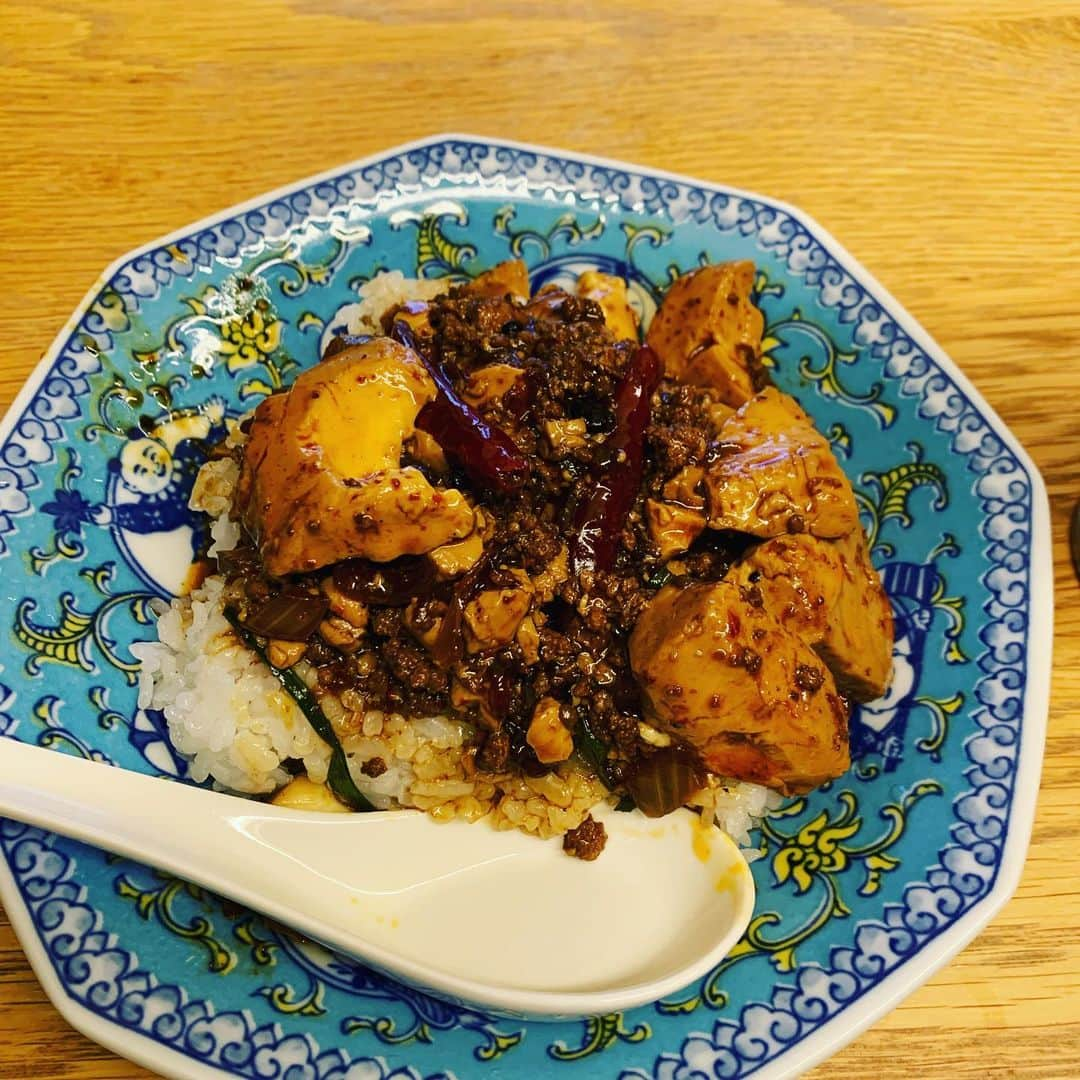 金村義明さんのインスタグラム写真 - (金村義明Instagram)「シメ飯は麻婆丼！汗ダク！ 今夜も早よ寝よ！ #クソコロナええ加減にせぇ  #1日も早く終息しますように  #1日も早く特効薬を #医療従事者の方々に感謝  #保健所の皆様に感謝です  #保育士介護士の方々に感謝  #公務員の方々頑張って下さい」5月11日 19時35分 - yoshiaki_kanemura