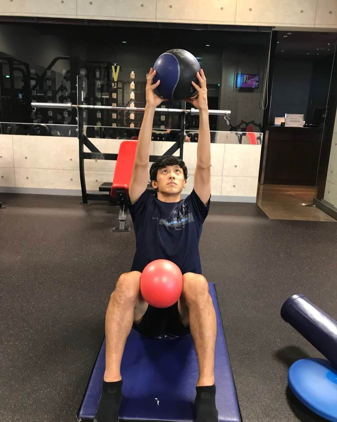 渡邊啓太さんのインスタグラム写真 - (渡邊啓太Instagram)「＊ Throwback training ・ なかなかお腹にくる種目！ 手にボールがなくても良い感じに刺激がはいる。。！ ・ ・ #トレーニング #アスリート #ショートトラック  #投稿 #頻度 #あげてるよ #shorttrack #training #athlete」5月11日 19時47分 - kwatanabe18