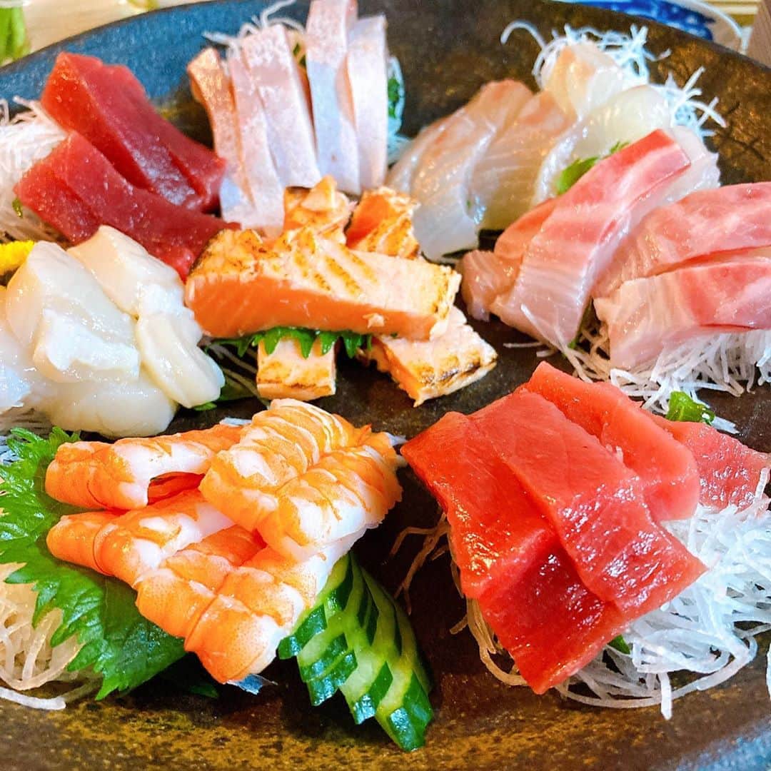 柳下毅一郎のインスタグラム：「Our quarantine dinner #全部半額」
