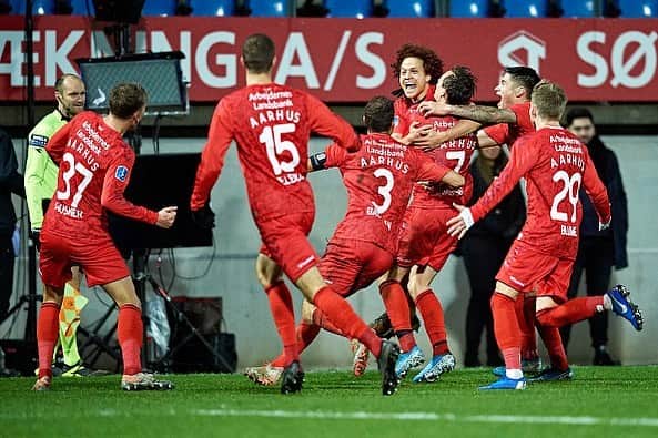 ムスタファ・アミニのインスタグラム：「The feeling when you’ve been called back up to TEAM training 🎉😬⚽️✅ #superliga #ksdh #football #aarhus」
