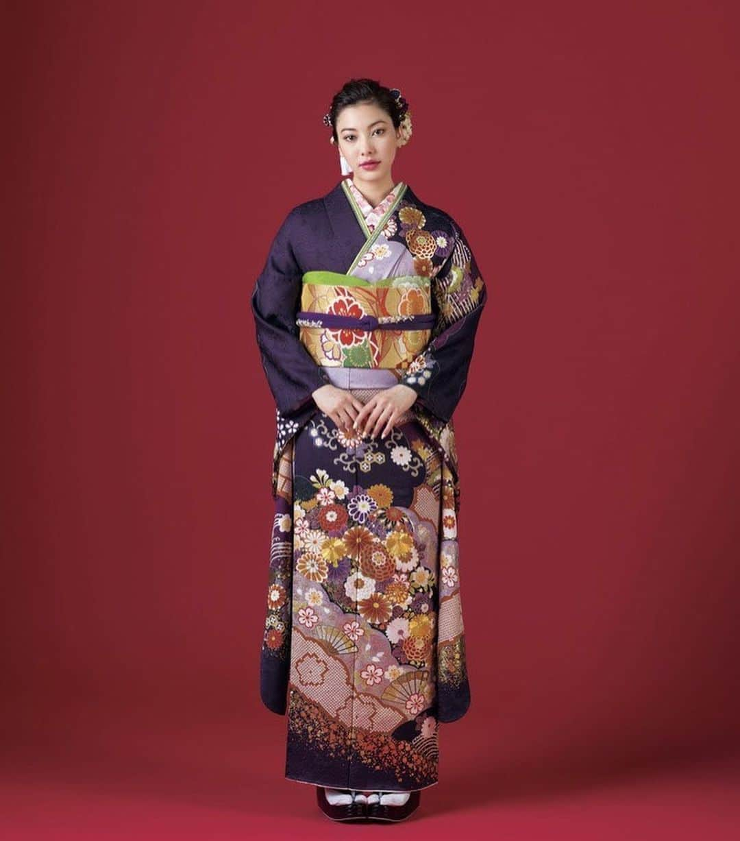 せたこさんのインスタグラム写真 - (せたこInstagram)「京都で振袖の撮影したときの👘 わいも来年成人式だ！ せたこ　大人への　第一歩 #振袖 #オフィス京都　さんのパンフレットにのってるよ #株式会社関芳」5月11日 20時20分 - setako