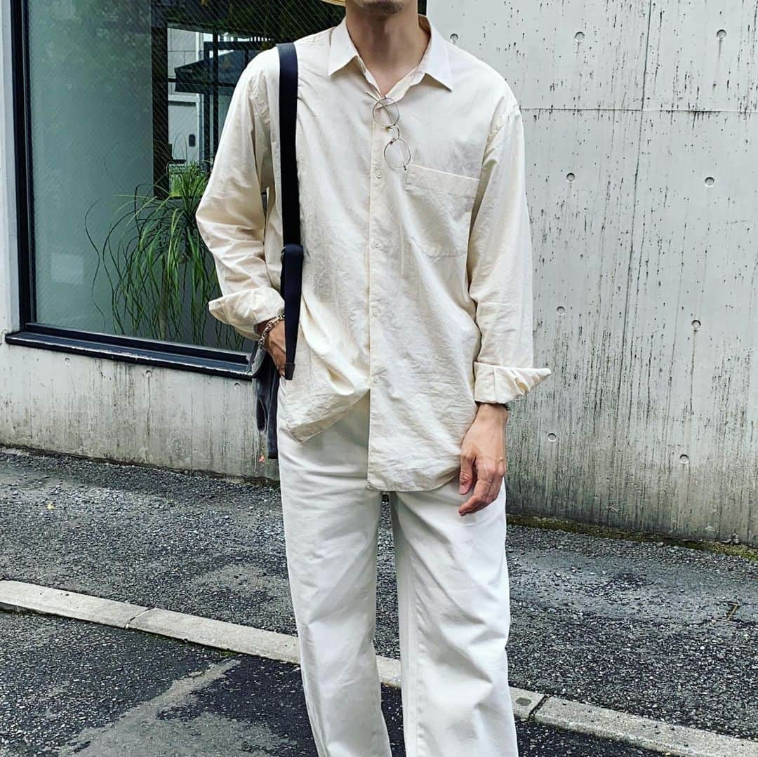 並木一樹さんのインスタグラム写真 - (並木一樹Instagram)「よく聞かれるUNIQLO Uのホワイトパンツはレディースのワイドフィットカーブジーンズの30インチです♪ ___________________________________________ しばらく風立ちぬみたいなコーデが続きます。  最近天気が気持ち良すぎる♪ 日常ルーティンの動画先程アップいたしました♪  hat:アンユーズド shirt:COMOLI pants:  UNIQLO U bag: @henderscheme  ___________________________________________  #COMOLI#BEAMS#AURALEE#オーラリー#30代ファッション #ファッションコーデ  #ファッションスナップ#ootd」5月11日 20時25分 - casi_namiki