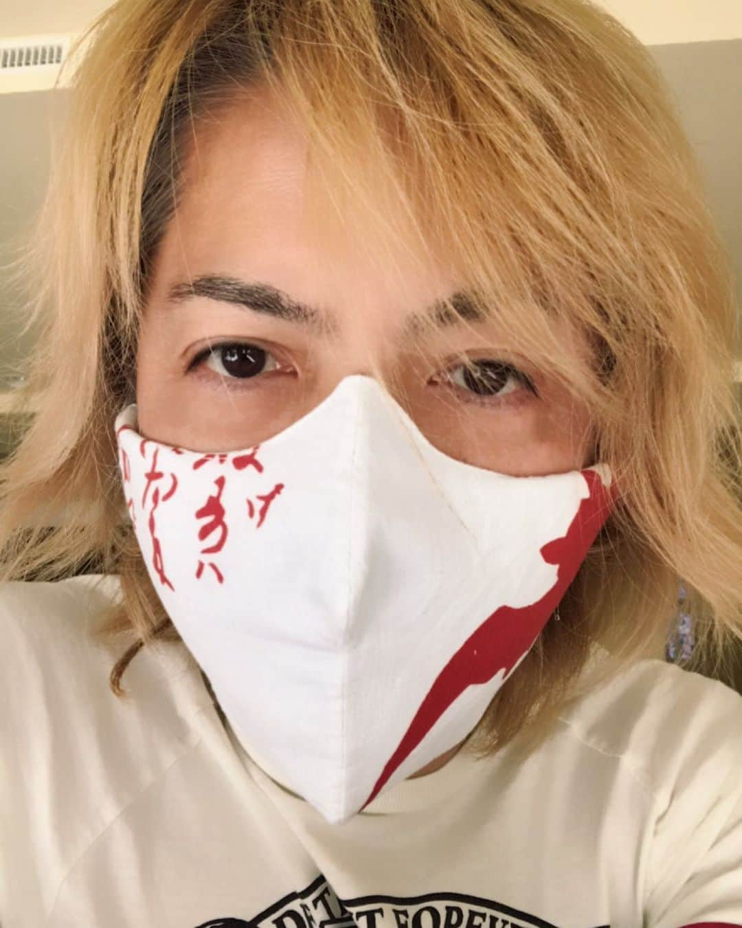 Hydeさんのインスタグラム写真 - (HydeInstagram)「俺も毛が伸びた」5月11日 20時32分 - hydeofficial