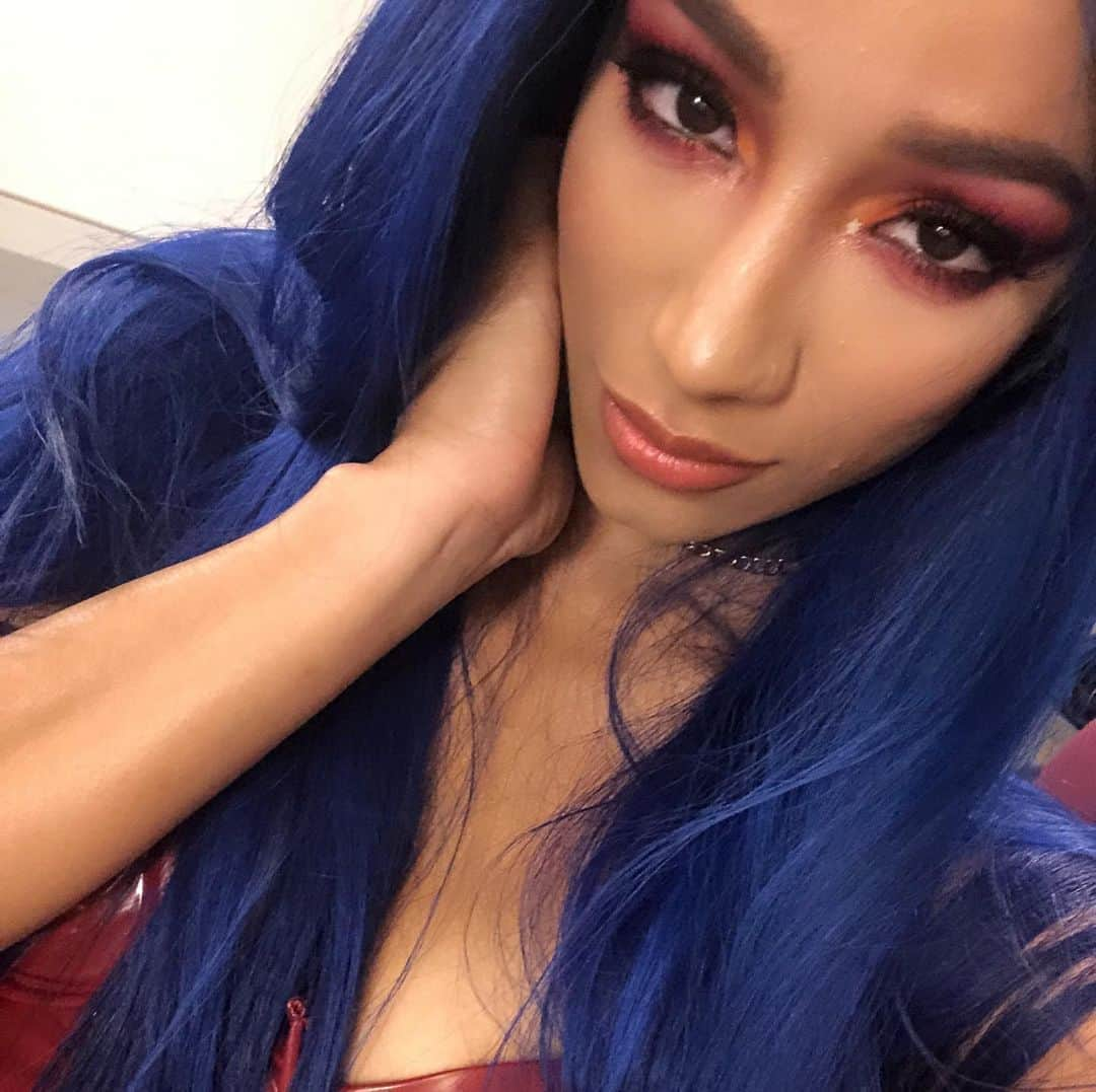 サシャ・バンクスさんのインスタグラム写真 - (サシャ・バンクスInstagram)「Got rich selling hope to the hopeless. But I'm a thinker, methodic in my motives. 🔮💙 #MITB #sashabanks #needmythanks #leader #blueprint #standard #legitboss」5月11日 11時47分 - themercedesvarnado