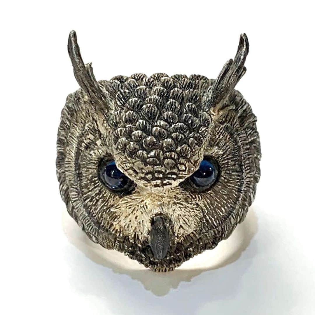 GEN3 Owlのインスタグラム：「ガルーがモデルの指輪💍 かっこよすぎ・・・✨ Garu model silver ring.  製作 / Product ▶︎ @bluerosekiyo  #owl #owlgaru #silverring」