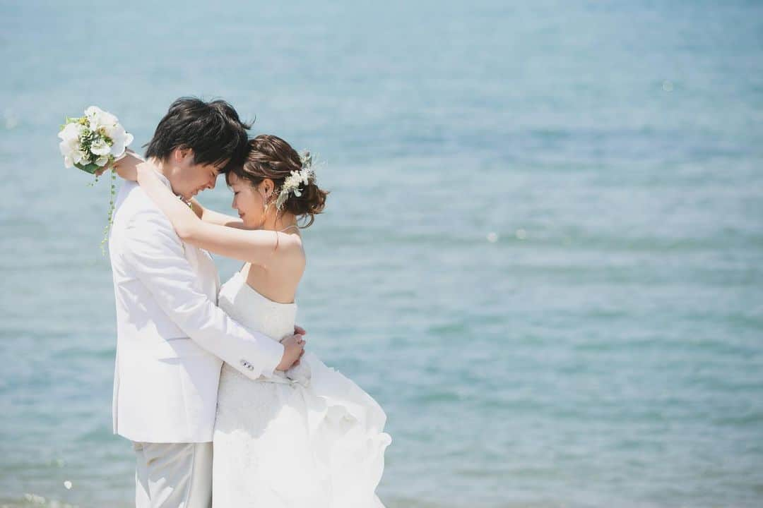 福井結婚式 ヴィラグランディス福井さんのインスタグラム写真 - (福井結婚式 ヴィラグランディス福井Instagram)「#前撮りレポ﻿ ﻿ ビーチでの前撮り🐚﻿ ﻿海の青がお二人をより魅力的に…✨💍﻿ ﻿ ﻿ #villagrandis #villagrandis福井 #ヴィラグランディス #ヴィラグランディス福井 #ヴィラ嫁 #ヴィラ婚 #結婚式 #結婚式場 #結婚式写真 #北陸花嫁 #結婚式準備 #式場探し#福井花嫁 #福井結婚式 #福井ゲストハウス #プレ花嫁 #プレ花嫁さんと繋がりたい #プレ花嫁サポート #花嫁DIY #結婚式レポ #ウェディングレポ #ウエディング #ウエディングニュース #marry #marry花嫁 #前撮りポーズ #前撮り#前撮り写真」5月11日 11時58分 - villagrandis_fukui