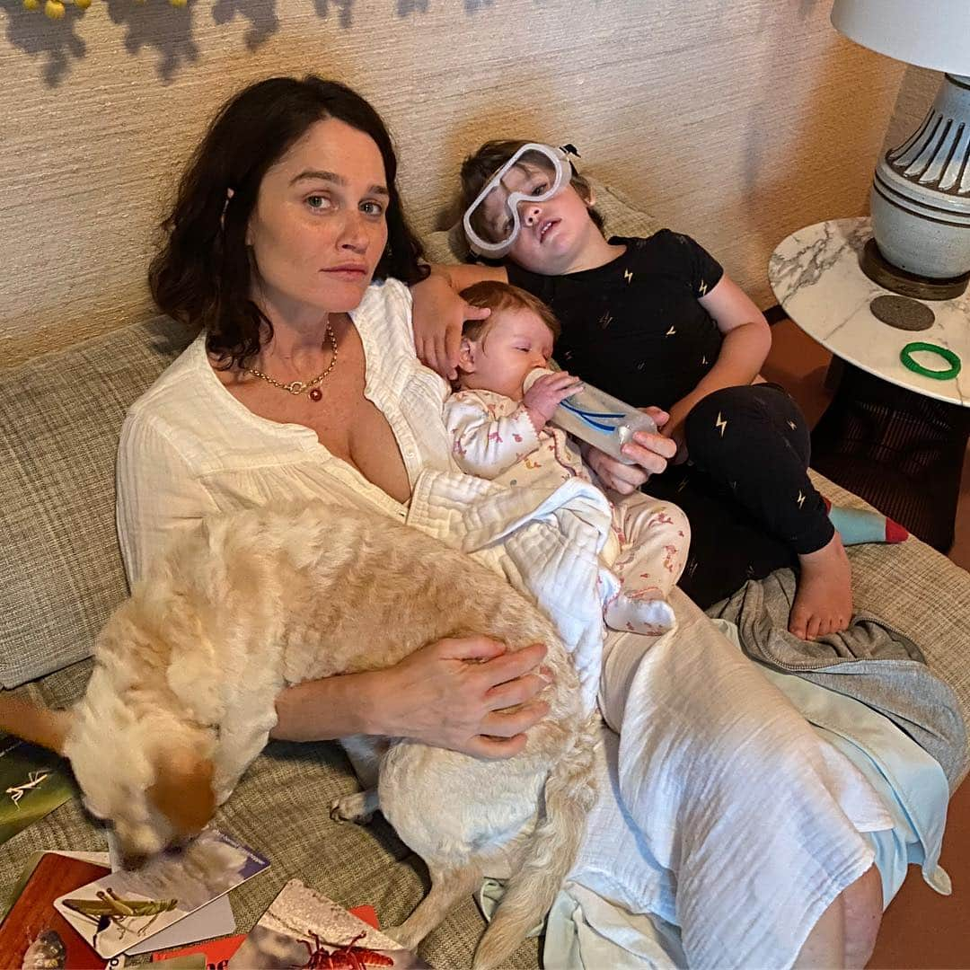 ロビン・タニーさんのインスタグラム写真 - (ロビン・タニーInstagram)「Everybody wants a piece of me in this house.」5月11日 12時08分 - robintunney