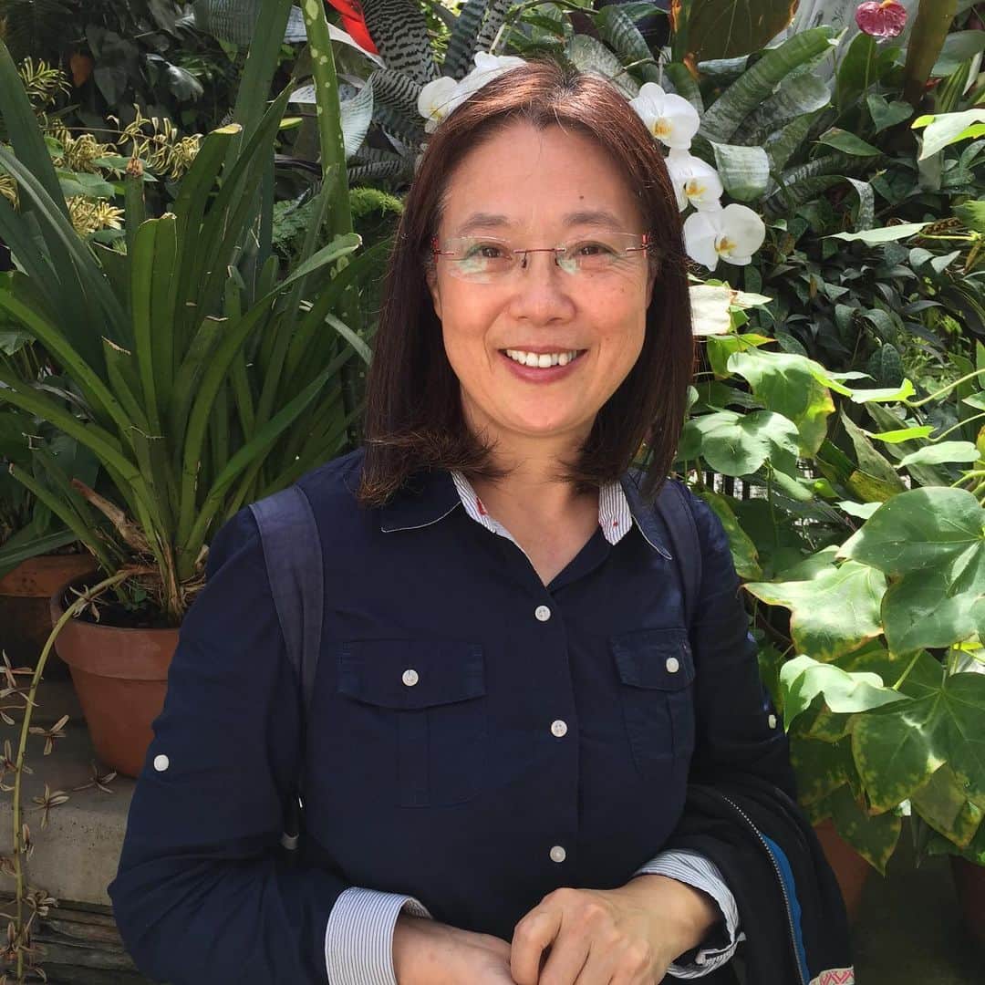 リリー・チャンのインスタグラム：「Took a bit of a break from social media but came back to appreciate this wonderful woman in my life. Continuously in awe of your resilience, sacrifice, and heart. Happy Mother’s Day to you and all the other strong and beautiful mothers out there. Hold your families as close as you can ❤️」