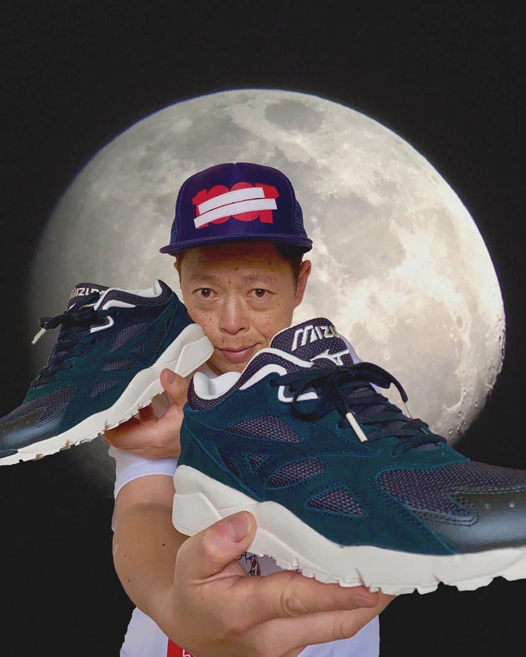 ネゴシックスのインスタグラム：「でかい月前ミズノスカイメダル写 黒のソール白はイイですね #mizuno  #mizunoskymedal」