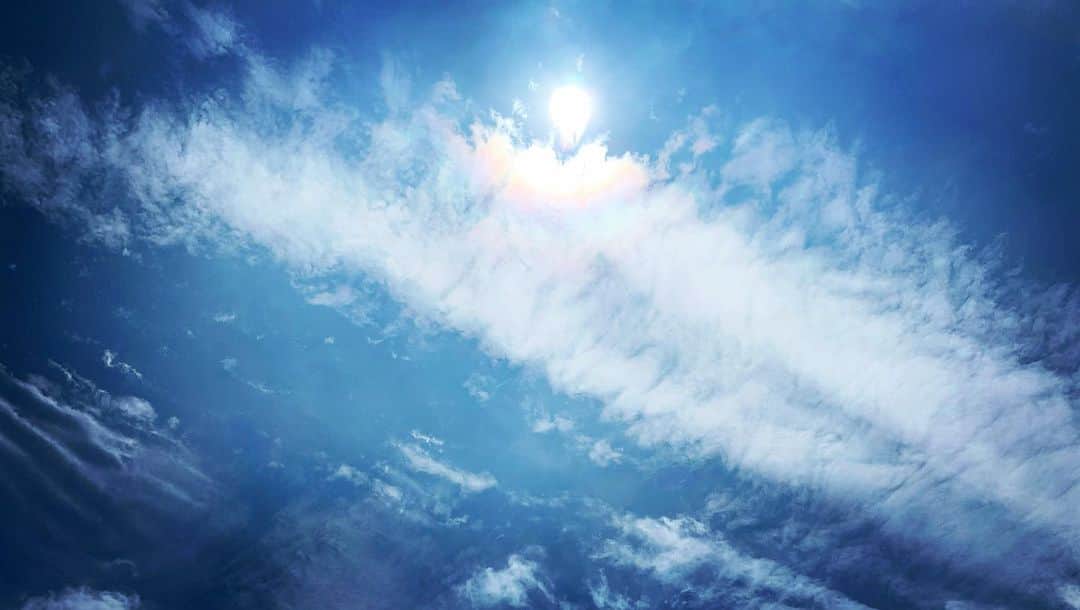 より子さんのインスタグラム写真 - (より子Instagram)「#sky #deep #blue #sunshine #cloud #rainbow #wind #✈️ #🛸 ・ #YORICO #より子」5月11日 12時13分 - yorico513