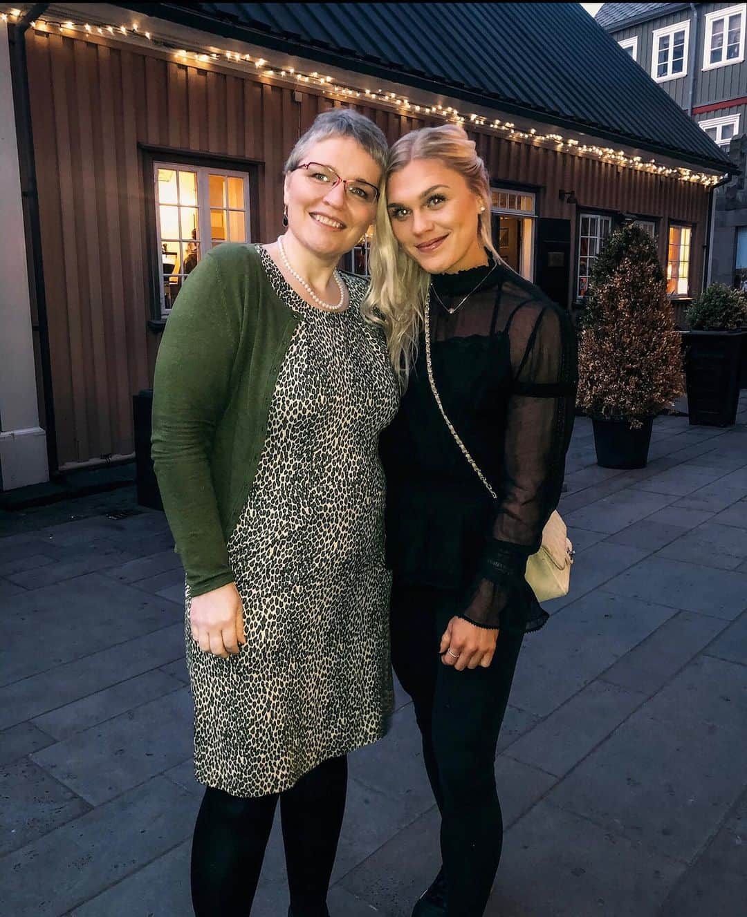Katrin Tanja Davidsdottirさんのインスタグラム写真 - (Katrin Tanja DavidsdottirInstagram)「Happy ✨☺️ Mothers 🌻 Day: To my amazing mom, to my incredible sister & all you moms out there. Thank you for loving me for 27 years, mommy. Missing you just a little extra today. Love you alltaf. xxx」5月11日 12時56分 - katrintanja