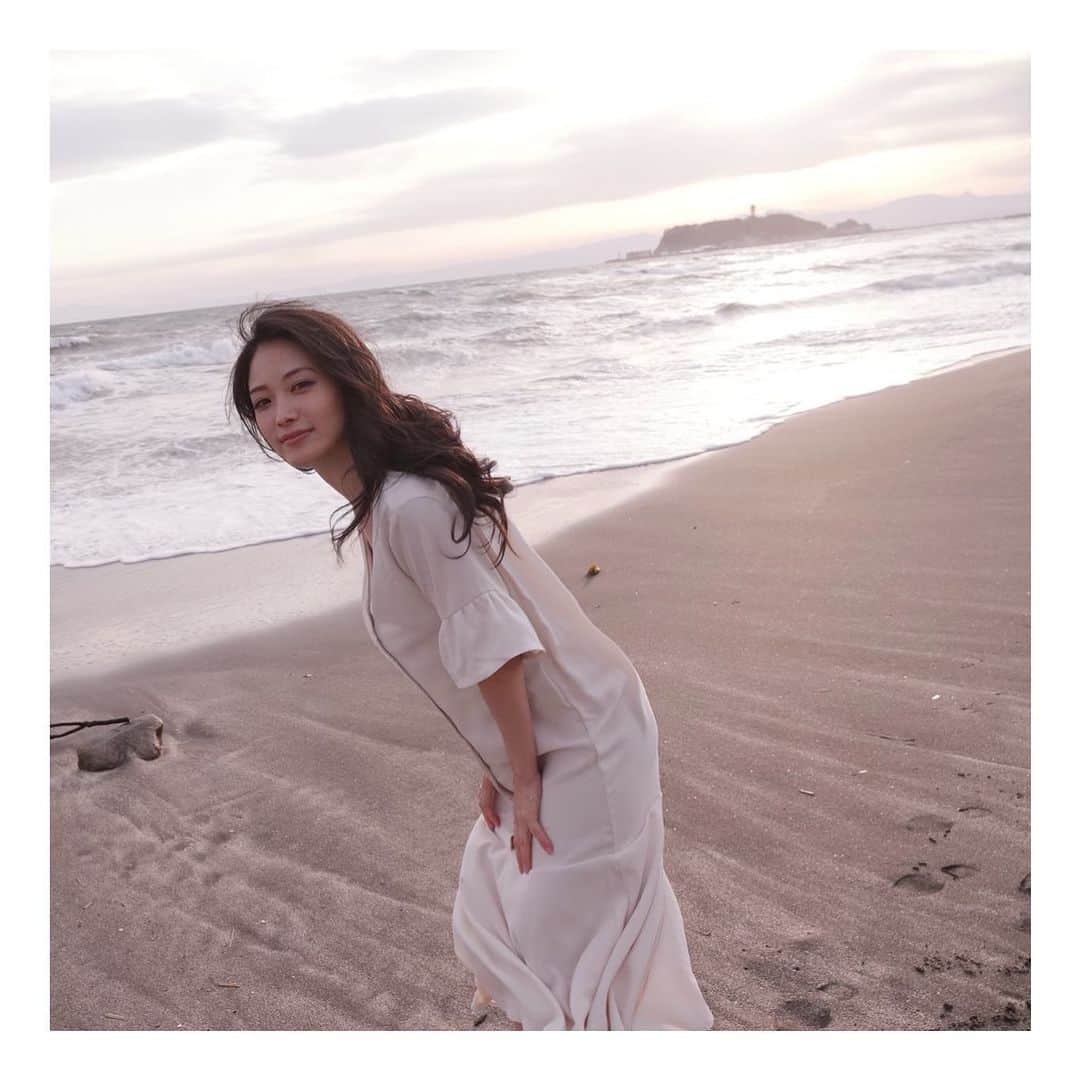 黒木晴香のインスタグラム：「一気に夏じゃないの ——————————— photo by @ino_89  #夏日 #真夏日 #海 #ポートレート #summer #sea #portrait #shooting #beach #撮影  #instapic #model #followme #instalike #hashreco  #portrait_perfection #portraits #girlsphoto #個人撮影 #photo  #フォロー #黒木晴香」