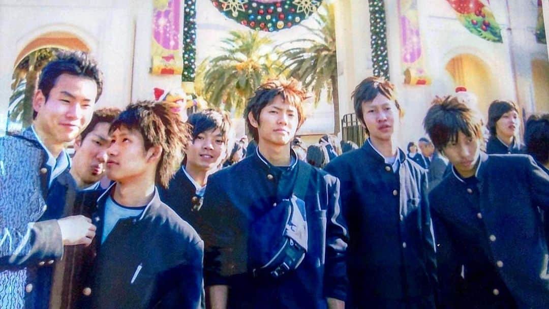 長田成哉のインスタグラム：「この頃は「おっさん」から「オッさん」にあだ名が変わっていました。真ん中のガキです。笑 眉毛が短いですな。」