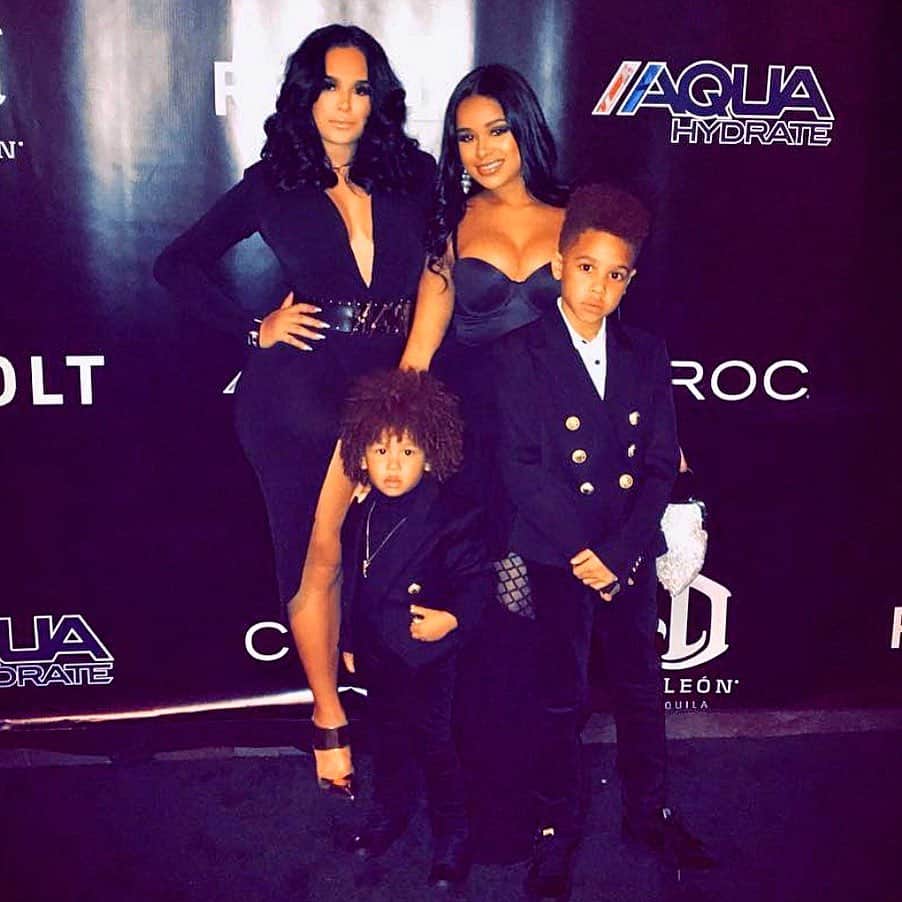 ファボラスのインスタグラム：「Happy Mother’s Day @emilyb_  I Love You & Appreciate You for all that you do for me & our kids.. You’re the Superwoman who saves the day over & over for us. Thank You for continuing to be there even in our hardest  times. ❤️💯」