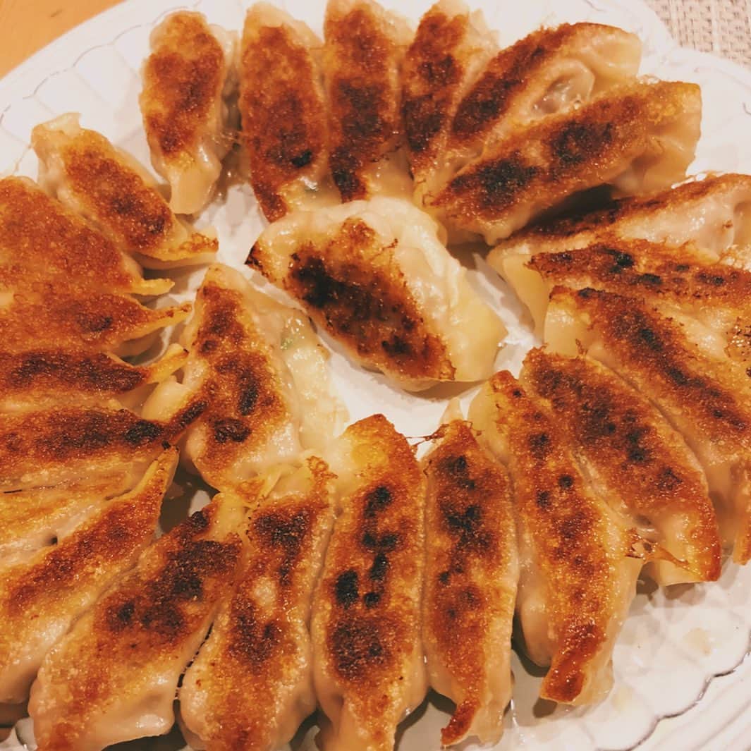 林田岬優さんのインスタグラム写真 - (林田岬優Instagram)「パクチー餃子を作りました🥟 餡にはオイスターソースと、タレにはナンプラーを。 食べるときにはパクチーの葉っぱを添えると美味しいです！(写真撮り忘れました)」5月11日 13時51分 - miyu_hayashida