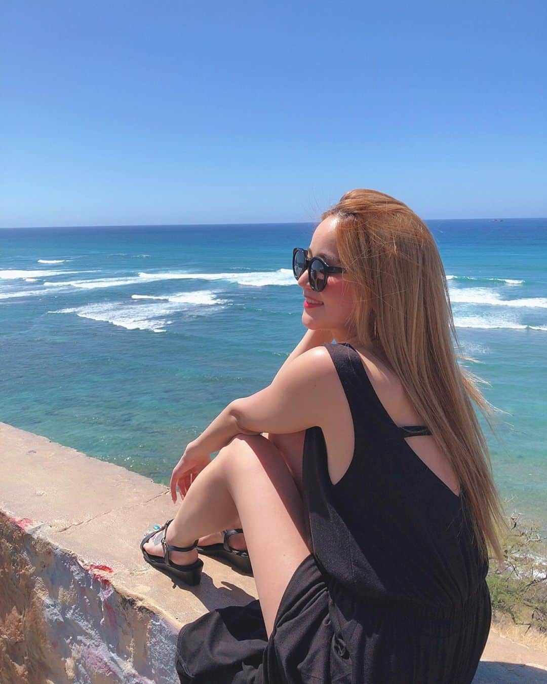 LORYのインスタグラム：「海行きたくなるお天気ですねー😩🐳💕 今年はどんな夏になるかな🌴 #過去pic #hawaii」