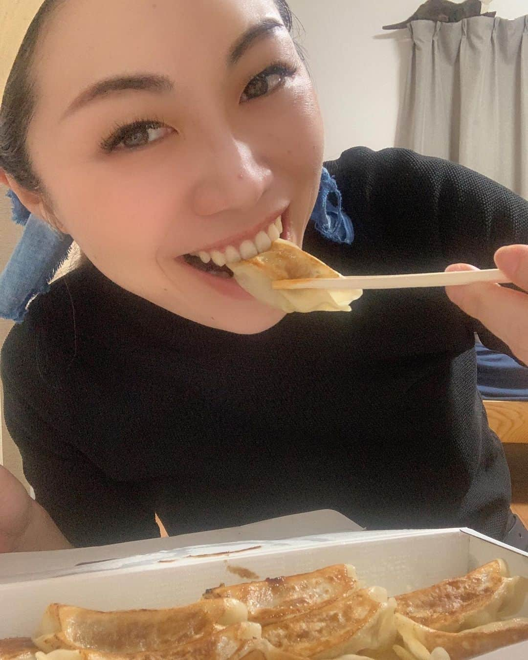 小林アナさんのインスタグラム写真 - (小林アナInstagram)「‪15時過ぎから‬ ‪FM NACK5 GOGOMOMZ‬ ‪『餃子の王将　HOT FUNTIME』に‬ ‪お友達のハラベラシ聖子さんが‬ ‪電話出演されます！！‬ ‪「お家で餃子の王将！大好き『お持ち帰りメニューBEST３』」‬ ‪紹介するそうです。‬ ‪聴いてあげて下さい( ´∀｀)‬」5月11日 14時15分 - genkobiribiri