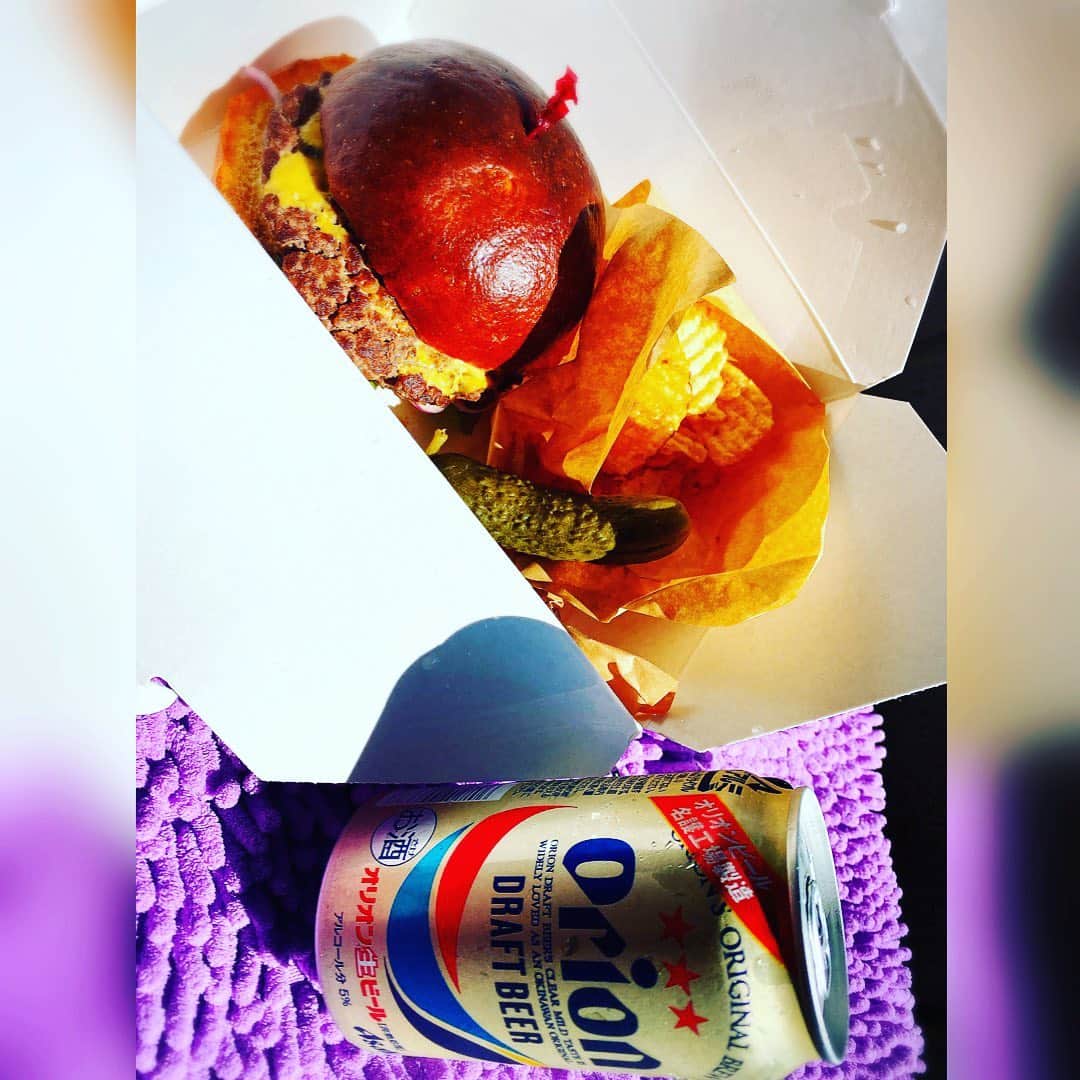 浅川悠さんのインスタグラム写真 - (浅川悠Instagram)「Never been happier!!!! Hot sunny summer-ish day on a balcony with a #beer and #hawaiianmusic #beerstagram #happiestoutside #sunbathing」5月11日 14時42分 - yuu_asakawa_insta