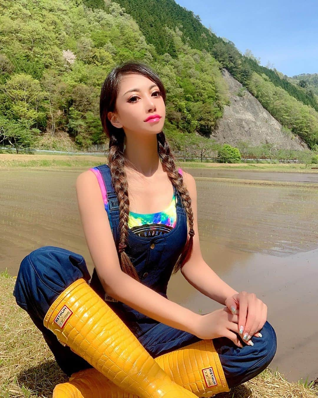 百合華さんのインスタグラム写真 - (百合華Instagram)「Sunny and refreshing break time 💚👒🍀 #japan #日本 #kyoto  #京都 #美山 #田植え #晴れ #快晴 #心地良い #休憩タイム #休憩 #酒米 #五百万石 #コシヒカリ #ビジョビ」5月11日 15時07分 - yurika.lovelily