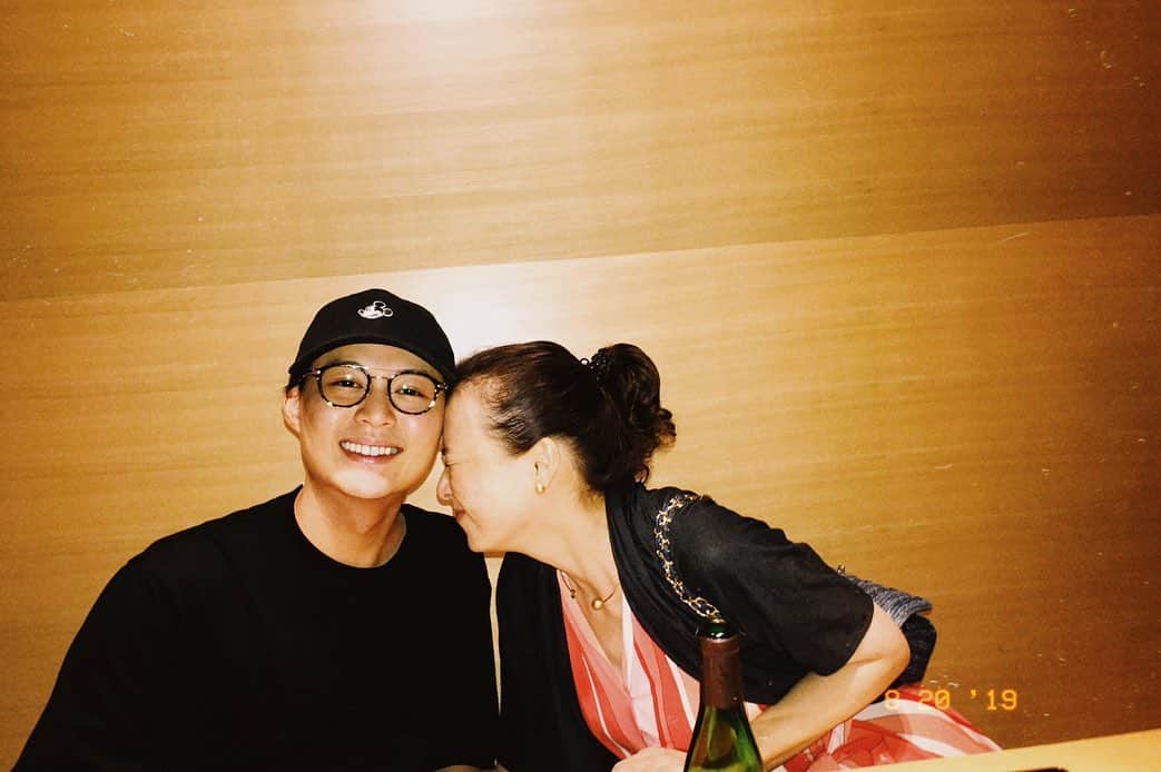 花田優一のインスタグラム：「、 ﻿ ﻿ 最強の母﻿ ﻿ ありがとう﻿ ﻿ の日﻿ ﻿ 昨日だったけど﻿ ﻿ ありがとうは﻿ 照れずに言わなきゃね！！ ありがとう！！！！ ﻿ ﻿ ﻿ #mothersday #mother #母﻿ #family」