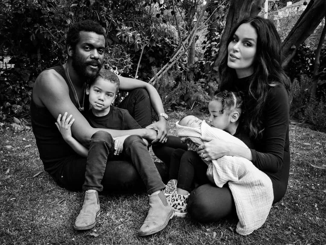 ニコール・トルンフィオのインスタグラム：「My people. 👶🏽👩🏽‍🦱👦🏽👩🏻🧔🏿You make my world a better place 🥰 Happy Mother’s Day to all of the mothers of the world, THIS is what defines us, this is what we are most proud of, this is our priority and our every thought, this is our heart beat, our family. I feel so lucky to have a family of 5. Thank you @garyclarkjr for making me a mama and giving me these beautiful souls to raise 🙏🏼 #mothersday 📸 : @zack.whitford (thank you @ashleighdempster )」