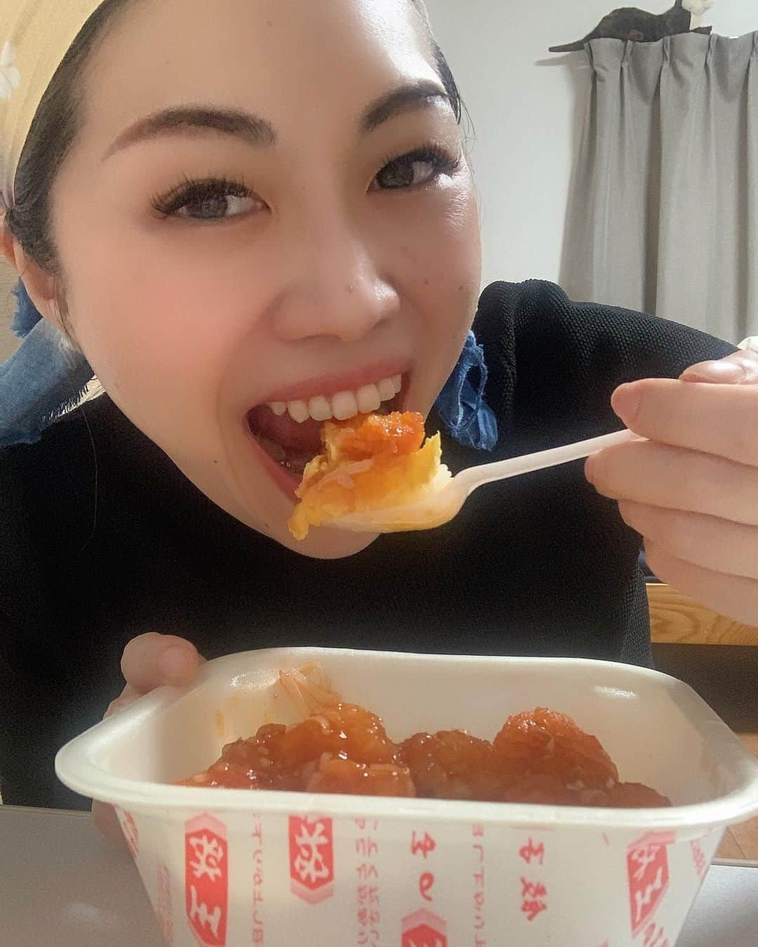 小林アナさんのインスタグラム写真 - (小林アナInstagram)「‪FM NACK5 GOGOMOMZ‬ ‪『餃子の王将HOT FUNTIME』で‬ ‪ハラベラシ聖子さんが紹介した‬ ‪「お家で餃子の王将！大好き『お持ち帰りメニューBEST３』」‬ ‪酢豚弁当、天津飯（餡なし）、海老のチリソース！ファンから裏メニューとして愛される「エビチリ天津飯」にしたズラ！とのこと。温玉麻婆麺もオススメ！‬」5月11日 15時26分 - genkobiribiri