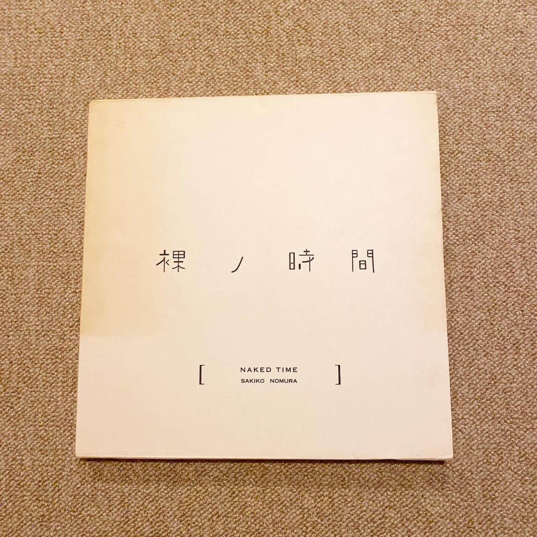 Yusuke Saekiのインスタグラム：「#bookchallenge  3冊目は野村佐紀子さんの裸ノ時間です。 . 昼見ても夜見ても、なんとも言えない空気感に吸い込まれる一冊。」