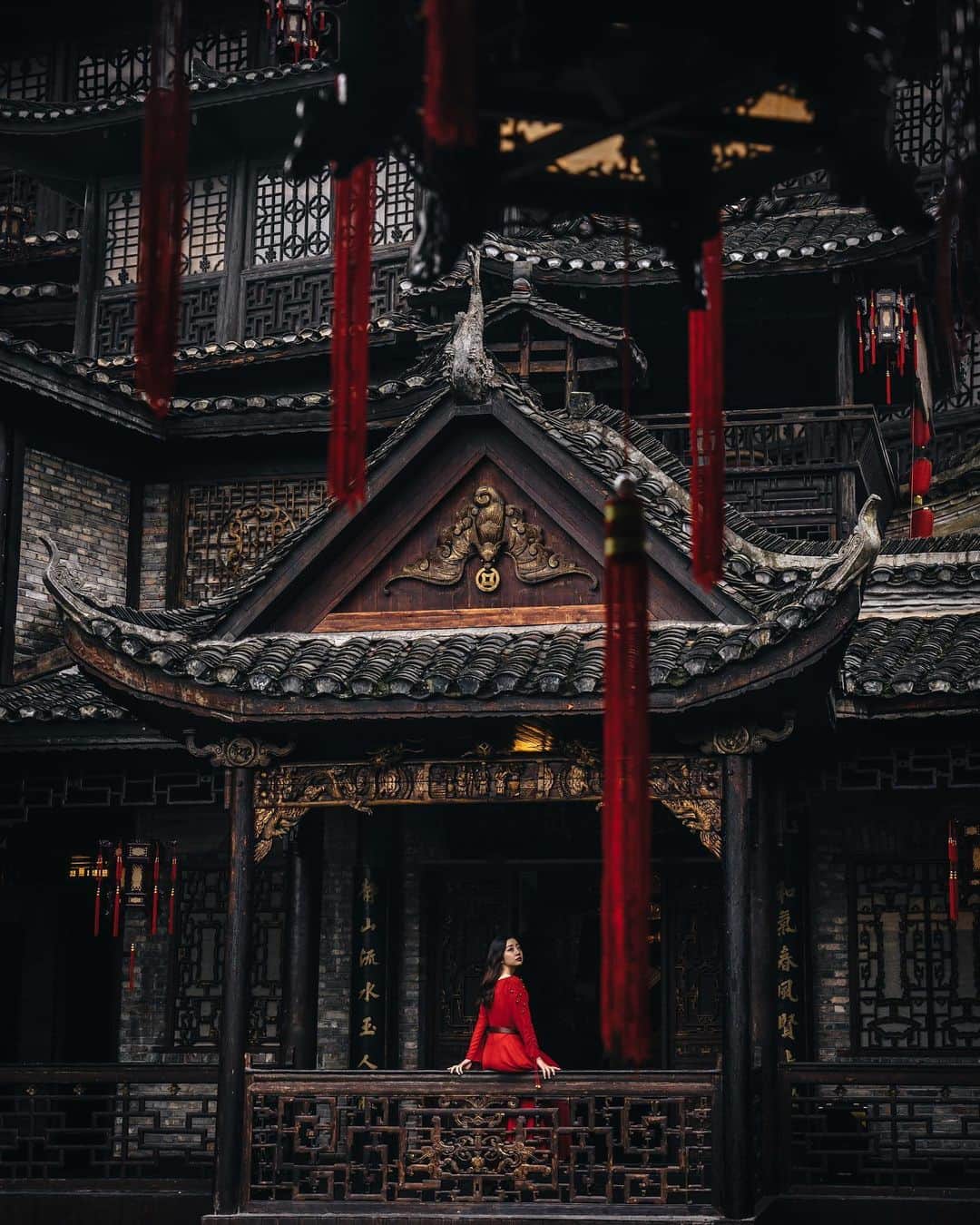 R̸K̸さんのインスタグラム写真 - (R̸K̸Instagram)「Memories stirred as she has been here. Doted on the dream of the red chamber, Her reflections were pleasant. #hellofrom Hunan China ・ ・ ・ ・ #beautifuldestinations #earthfocus #earthoffcial #earthpix #thegreatplanet #discoverearth #fantastic_earth #awesome_earthpix #ourplanetdaily #lifeofadventure  #livingonearth #theweekoninstagram  #theglobewanderer #stayandwander #IamATraveler #wonderful_places #TLPics  #voyaged #sonyalpha #bealpha #aroundtheworldpix #moodygrams #travellingthroughtheworld #streets_vision #HYPEBEAST #lonelyplanet #architectanddesign #architecture_hunter #artsytecture @sonyalpha @hypebeast @highsnobiety @lightroom @soul.planet @earthfever @9gag @500px」5月11日 21時00分 - rkrkrk