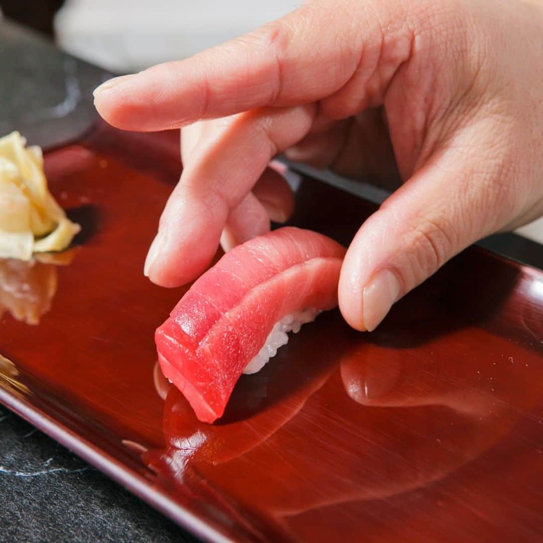 【公式】オーシャンリゾートホテル マホロバ・マインズ三浦さんのインスタグラム写真 - (【公式】オーシャンリゾートホテル マホロバ・マインズ三浦Instagram)「当ホテル自慢の鮪食べ放題バイキングは、落ち着いたら食べたいものランキング第一位じゃないですか（私はそうです）？ #お寿司 #寿司 #鮪 #寿司好きと繋がりたい #海鮮 #マグロ #鮨 #鮪 #おいしい写真 #グルメスタグラム #寿司好き #刺身盛り #バイキング #SUSHI #ブッフェ #お茶漬け #三崎港 #鮪茶漬け #神奈川グルメ #鮪茶漬け #寿司職人 #maholovaminds #三崎鮪 #マホロバマインズ #三浦 #三浦市 #マホロバ #三浦半島 #マホロバマインズ三浦 #三浦海岸」5月11日 21時01分 - maholova_minds_miura