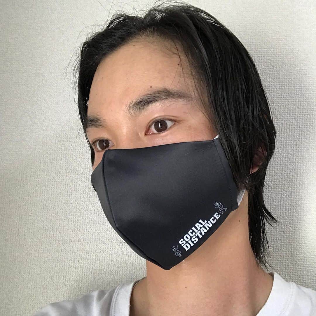 広瀬斗史輝のインスタグラム：「是非皆様もよろしくお願いします😆 このマスクの収益は全てミニシアターに寄付されます😊  http://gamoa.run/shopdetail/000000000014/  @megumi1818 @joki_mask_japan  #Cheer up the theater #映画館を元気に #socialdistance  @joki_mask_japan で購入出来ます。」