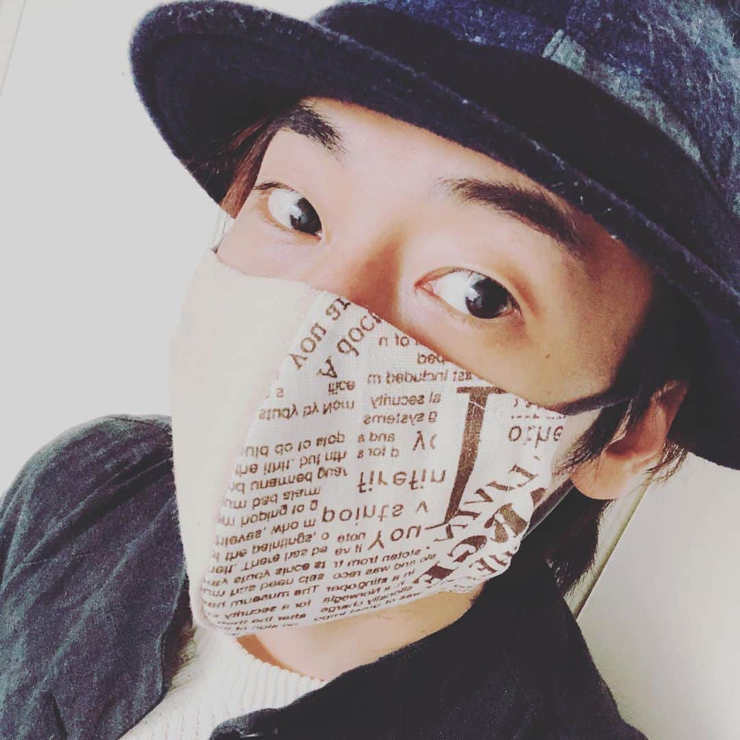 福士誠治さんのインスタグラム写真 - (福士誠治Instagram)「手作りマスク装着。 あっ、自分で作ったわけではありませんが笑笑 ありがたいですね！  #福士誠治 #手作りマスク」5月11日 15時35分 - seiji_fukushi
