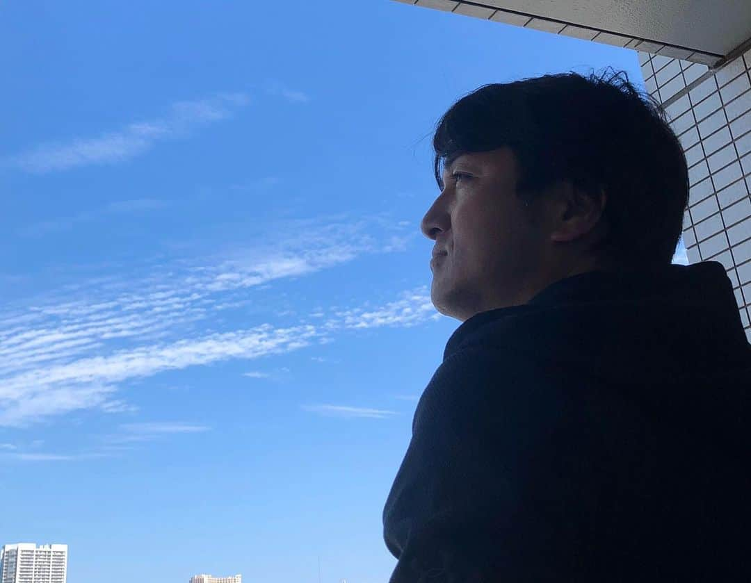 高橋由伸のインスタグラム：「今日は夏日！ でも、#STAYHOME です。 皆さん、今は我慢しましょう。」