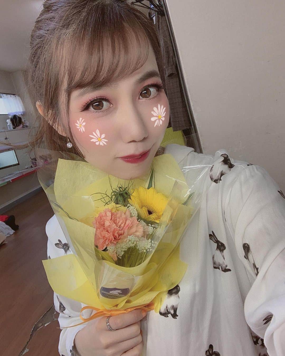 南まゆさんのインスタグラム写真 - (南まゆInstagram)「♡ 自粛期間中 川崎ロック座ライブ撮影会にも チャレンジ✨ . ライブ撮影会とは…🔽 お客様は4名限定予約制 お客様同士はもちろん、踊り子さんとも距離をとってます。 ソーシャルディスタンスの中で ダンス中の撮影が可能🙆‍♀️ 換気タイムもちろんあります🙆‍♀️ 詳しくは川崎ロック座のツイッターでみてね😆💖 . . .  #AV女優 #浅草ロック座 #ストリップ  #ストリッパー #踊り子 #sexy #cute#stage #live  #歴史 #日本文化 #自粛期間中 #ソーシャルディスタンス #限定 #ライブ撮影会」5月11日 15時46分 - mayuminami1127