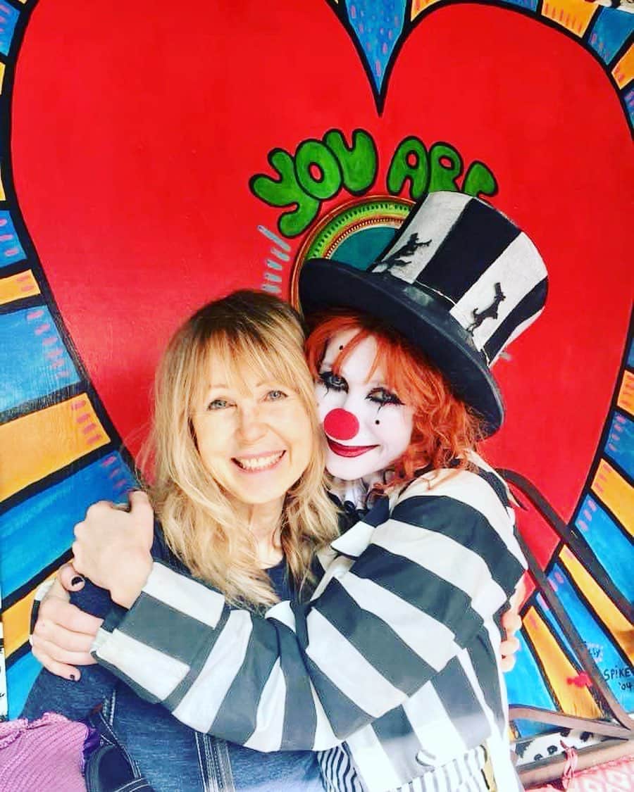 ボニー・モーガンのインスタグラム：「Happy Happy Birthday and Mothers Day to my marvelous mom! The magical artist who not only put up with but encouraged all my shenanigans! All my Love Always Mom #mysweetmom #happymothersday #happybirthday #sweetsuzy #shenanigans #bendybonnie」