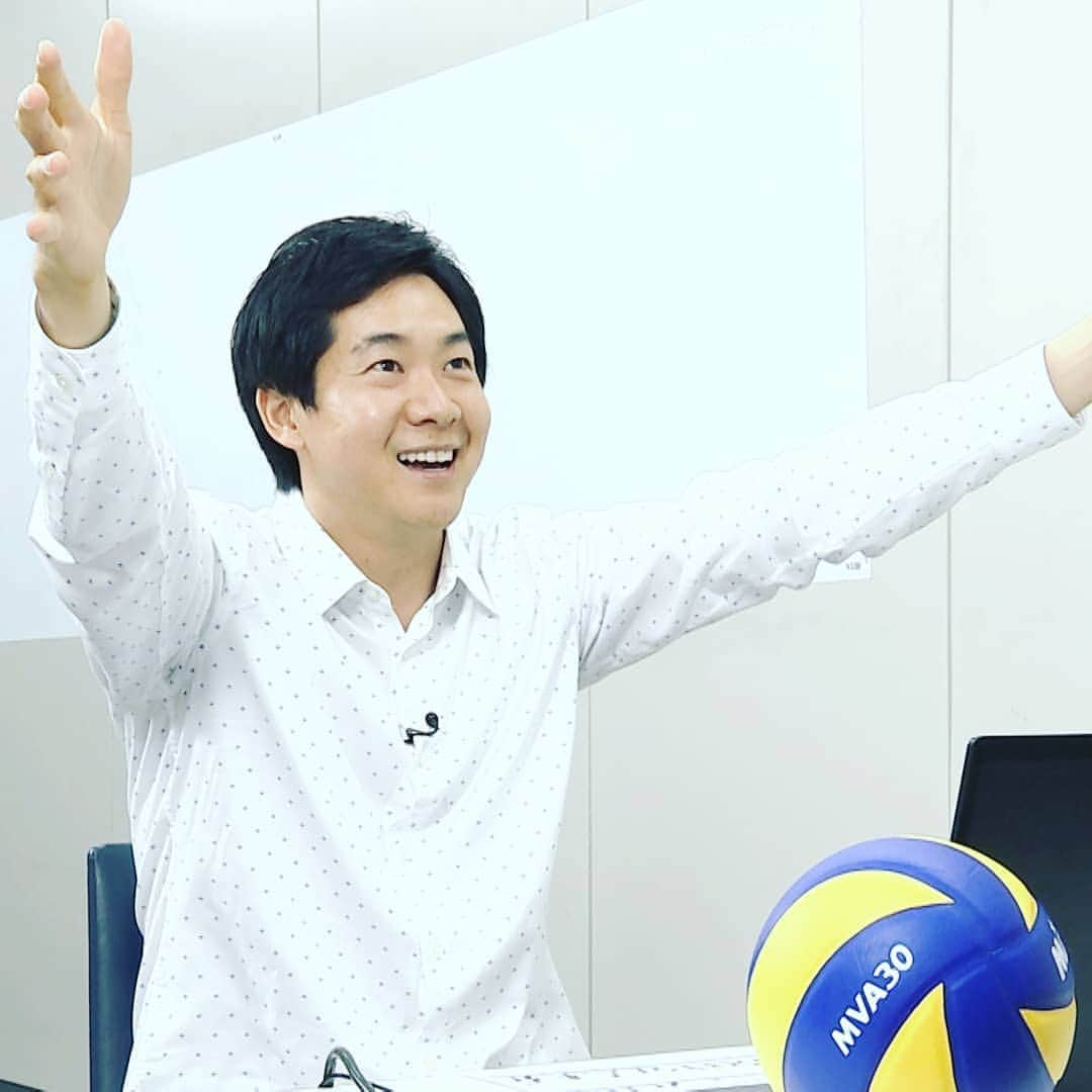 TBSバレブーさんのインスタグラム写真 - (TBSバレブーInstagram)「さきほど石川祐希選手のリモート取材を行いました(人´ｴ`*)♪ . 元気そうな姿を見れてスタッフもニッコリ😊 . 今日の取材の様子は 今夜のNews23スポーツコーナーでお伝えします✨ . 石井アナウンサーが 石川祐希選手の今、 プロ選手としての覚悟を聞きました🙋 さらに石川選手の一日の過ごし方も公開💪💪 . お楽しみに‼️ . . サンデーモーニングもご覧いただきありがとうございました☺️ . . #News23 #石川祐希 #volleyball  #石井大裕 #石井アナ」5月11日 16時10分 - tbs.volleyboo