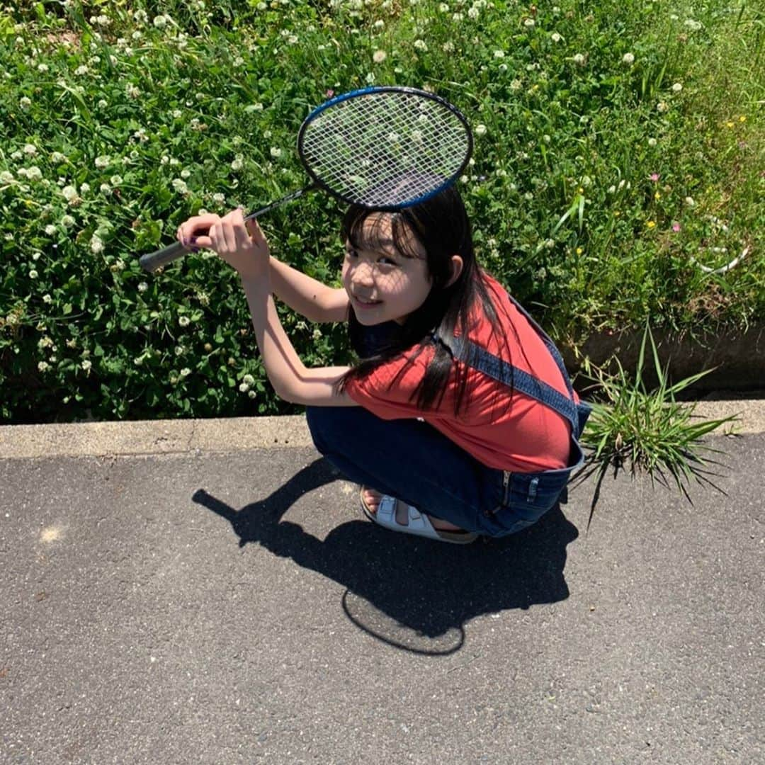 Hinataさんのインスタグラム写真 - (HinataInstagram)「. . 自粛中の過ごし方☀️ お姉ちゃんとバドミントン🏸 . 身体動かすって気持ちいい😆✨✨ . . #運動不足解消  #いい天気 #バドミントン #家族で楽しむ #パパはカメラ #夏はすぐそこ  #コロナに負けるな  #ブログにも違う写真アップするね」5月11日 16時12分 - hinachosugram