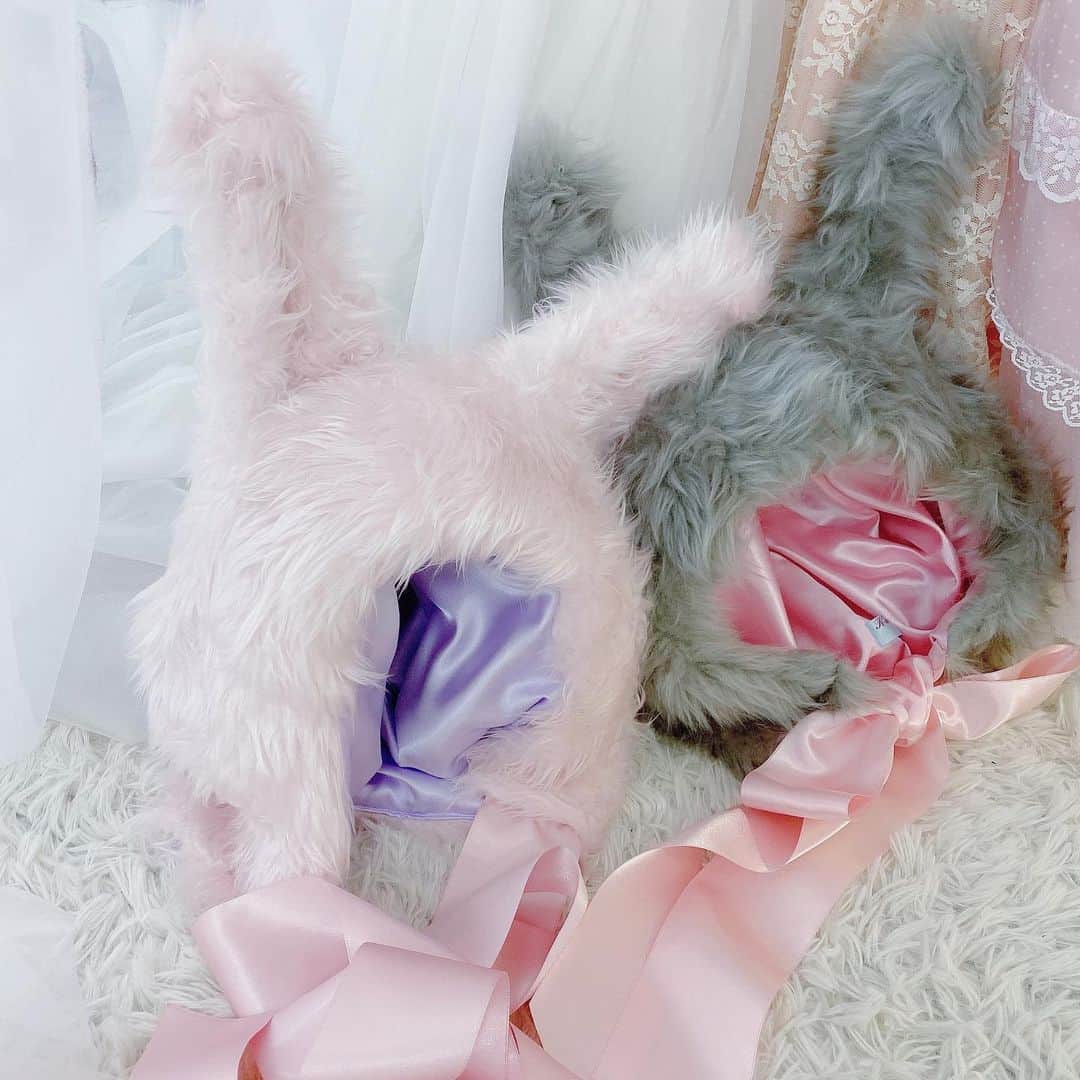 双木昭夫のインスタグラム：「うさぎ昨日までの先行予約販売ありがとうございました😊 またピンクのうさぎ買えなかった人すみません、資材が手に入り次第再販しますのでもう少しお待ちください、 グレーは通常価格にて販売しております。 レギュラー12000円　 ヘッドホン23000円（税別） namaikiribbon.stores.jp  URLはプロフィールに貼ってあります💖」