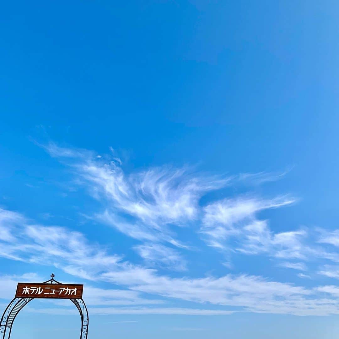 ホテルニューアカオ　熱海温泉＆リゾートのインスタグラム：「いいねやあたたかいコメントありがとうございます😊 アカオリゾート公国から見える景色を写真で楽しんで頂ければ幸いです‼️ 暫く辛抱が続きますが皆様で頑張りましょう。 また、皆様の笑顔が見れることをスタッフ一同心待ちにしております♪」
