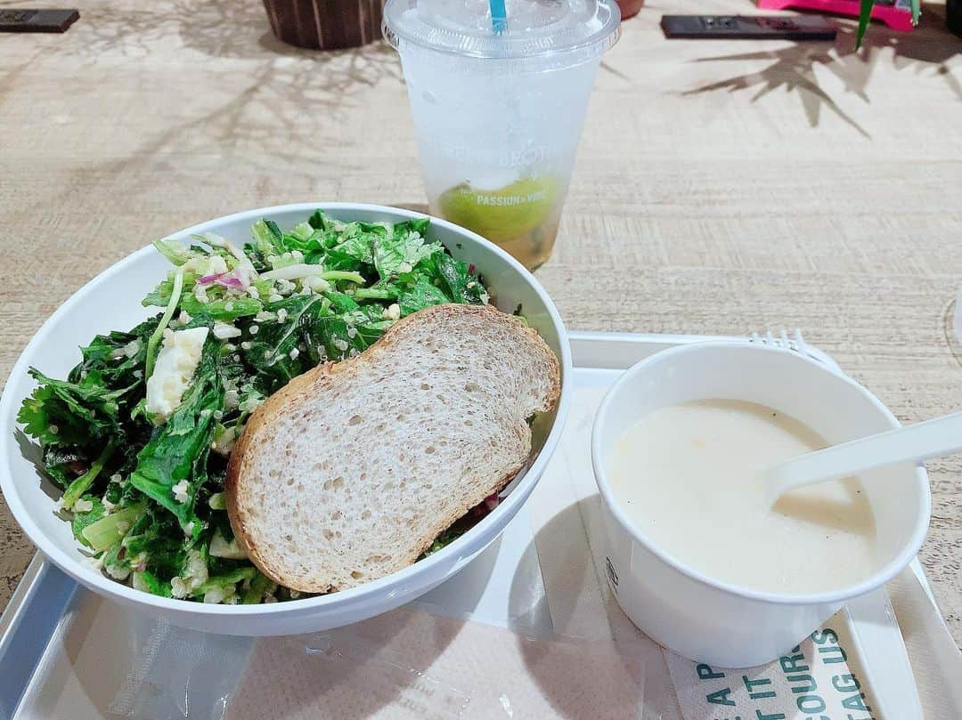 加瀬あゆむのインスタグラム：「Today I practiced aerial silk. 🎪 After that  I ate protein food 🥬 #greenbrothers」