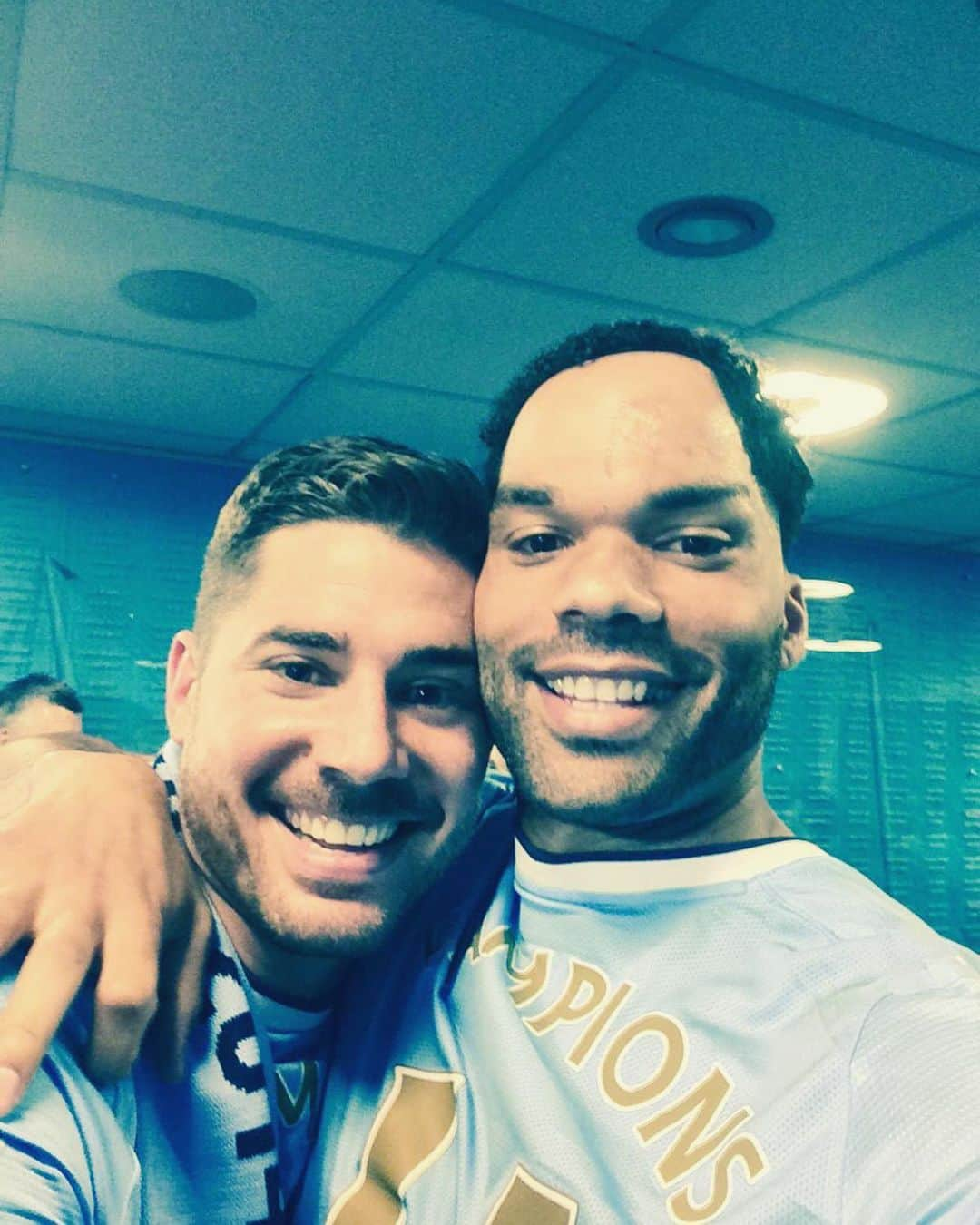 ジョリオン・レスコットさんのインスタグラム写真 - (ジョリオン・レスコットInstagram)「#onthisdayinfootball ✌🏽Premier League Champions 13/14 ✌🏽 - Crowned Champions on the final day of the season. What a day. What a team. - #champions #premierleague #mancity #onthisday」5月11日 17時00分 - joleonlescott