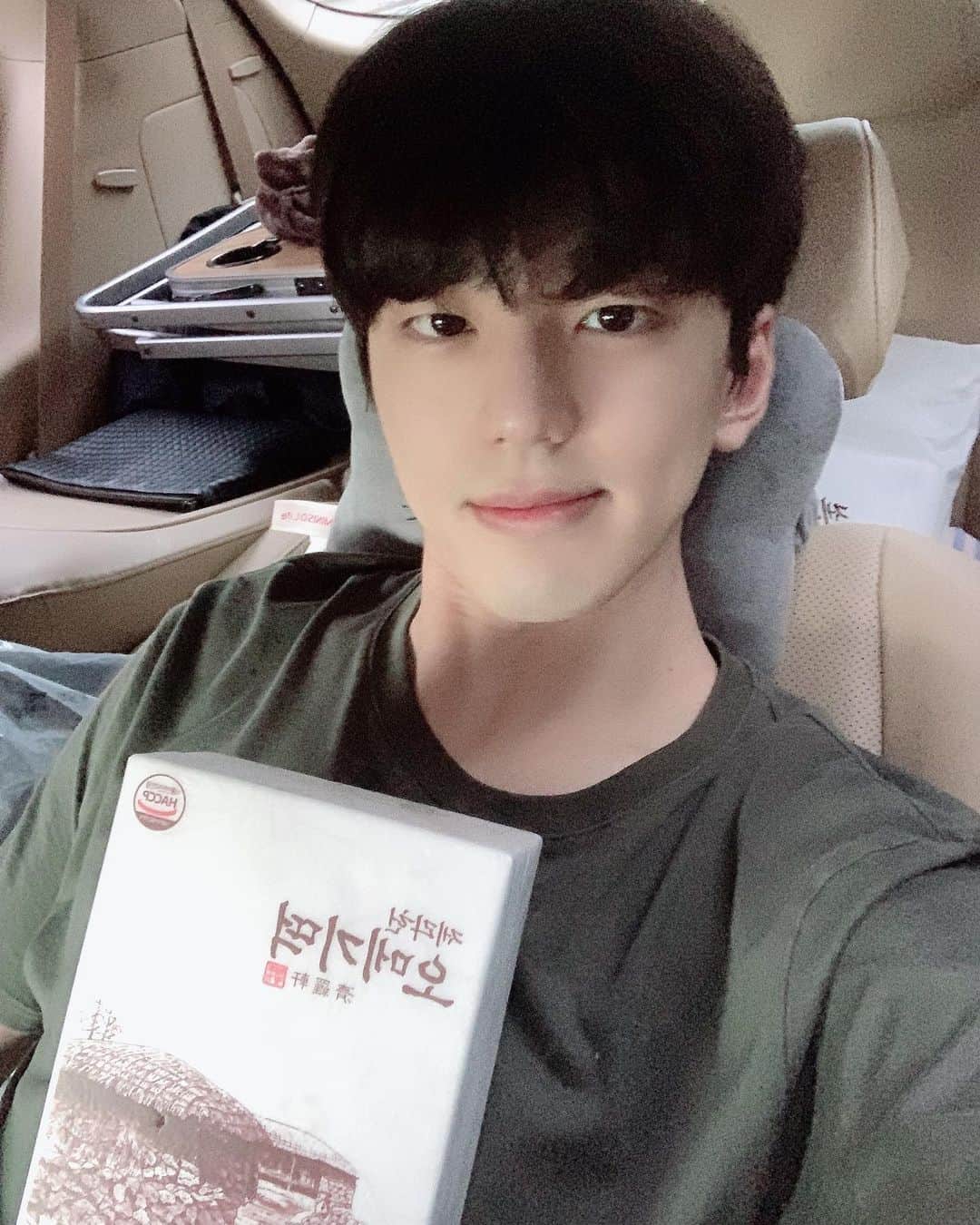 キム・ミンギュのインスタグラム：「잘먹겠슴돠 대표님👍🏻」
