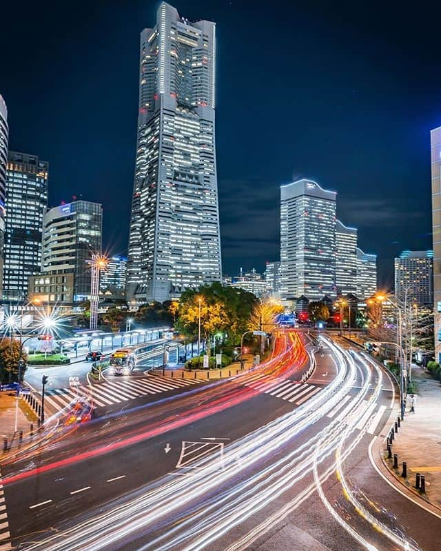 JALさんのインスタグラム写真 - (JALInstagram)「. The Yokohama Landmark Tower, pictured here, features a spectacular night view from its 69th-floor observatory. #PicturePerfectMay  #ランドマークタワー の展望フロアは、絶好の夜景スポット✨ . . Photo by @yu_9927 Post your memories with #FlyJAL #旅を夢見て  #JapanAirlines  #STAYHOME #japan #yokohama」5月11日 17時30分 - japanairlines_jal