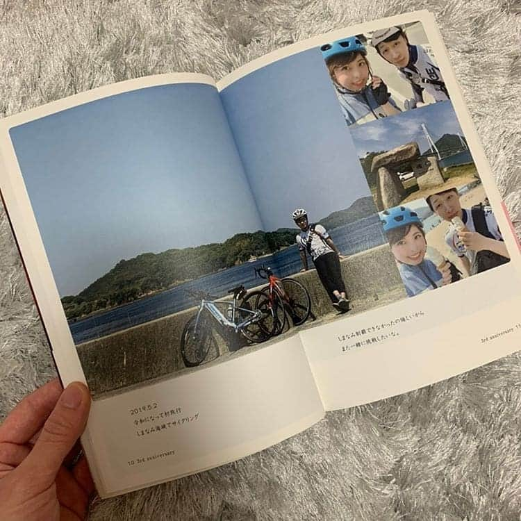 Photobackさんのインスタグラム写真 - (PhotobackInstagram)「本日ご紹介するのは、 𝑴𝒊𝒏𝒂𝒎𝒊(@canele____)さまの 作品です🥰 幸せいっぱいの カップルフォトが 詰まった作品です📚 . 『付き合って3年目の 思い出をアルバムにして サプライズで プレゼントしたいと 思いつくりました🤗』 と、きっかけを 語ってくださった 𝑴𝒊𝒏𝒂𝒎𝒊(@canele____)さま💕 . 長く一緒にいる中で こういったサプライズが あるのは贈られる側も 本当にうれしいですよね💐 ちなみに2年目もプレゼント されたそう😻 . 中面のお写真を見てみると、 各お写真にお手製の コメントが❣️ いつまでも色褪せない 思い出になること 間違いなしです☺️ . 今回の作品は、 LIFEの48ページで まとめられています🌺 ベーシックな アイテムだからこそ こういった気負いしない カジュアルな贈り物にも ぴったりです🥇 . 𝑴𝒊𝒏𝒂𝒎𝒊(@canele____)さま、 今回は素敵な作品を ありがとうございました🍀 . #photoback #フォトバック #フォトアルバム #フォトブック #アルバム #photo #写真 #photoback作品紹介2020 #LIFE #思い出 #カップル #恋人 #3年 #記念日 #サプライズ #プレゼント」5月11日 17時53分 - photoback.jp