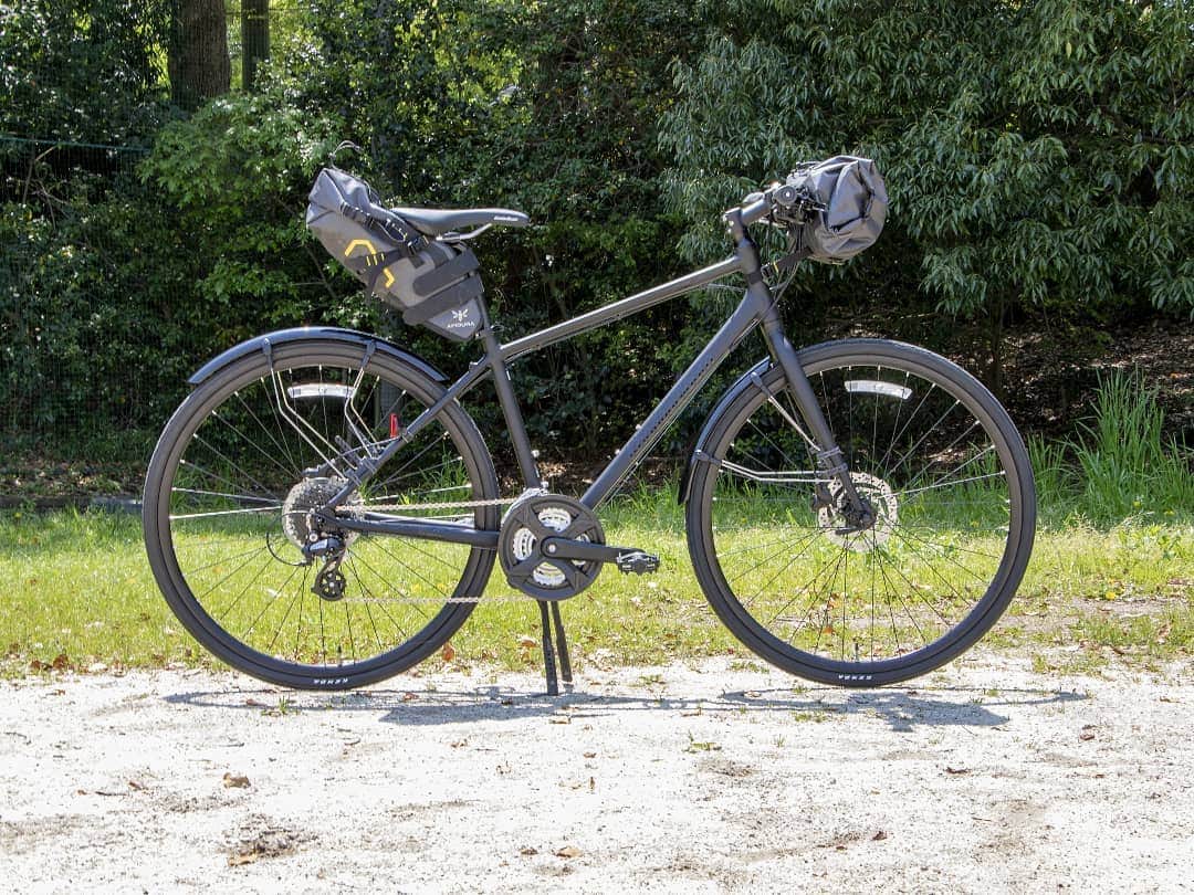 KhodaaBloomのインスタグラム：「自転車移動のニーズ拡大に伴って、RAILを実用的なカスタム例をご紹介。 . オプション展開は一部ですが、RAILは拡張性の高い車体となっていますので、汎用品のパーツでかなりカスタムいただけます。 . ———————————— ☑︎ RAIL700　希望小売価格：62,000円+税 ☑︎ RAIL DISC　希望小売価格：59,000円+税 ———————————— . ※ブルーの車体は完売モデルにつき、現在は販売しておりません。 ※パーツは別売りです。KhodaaBloom取り扱いディーラーまでご相談ください。  #KhodaaBloom #RAIL」