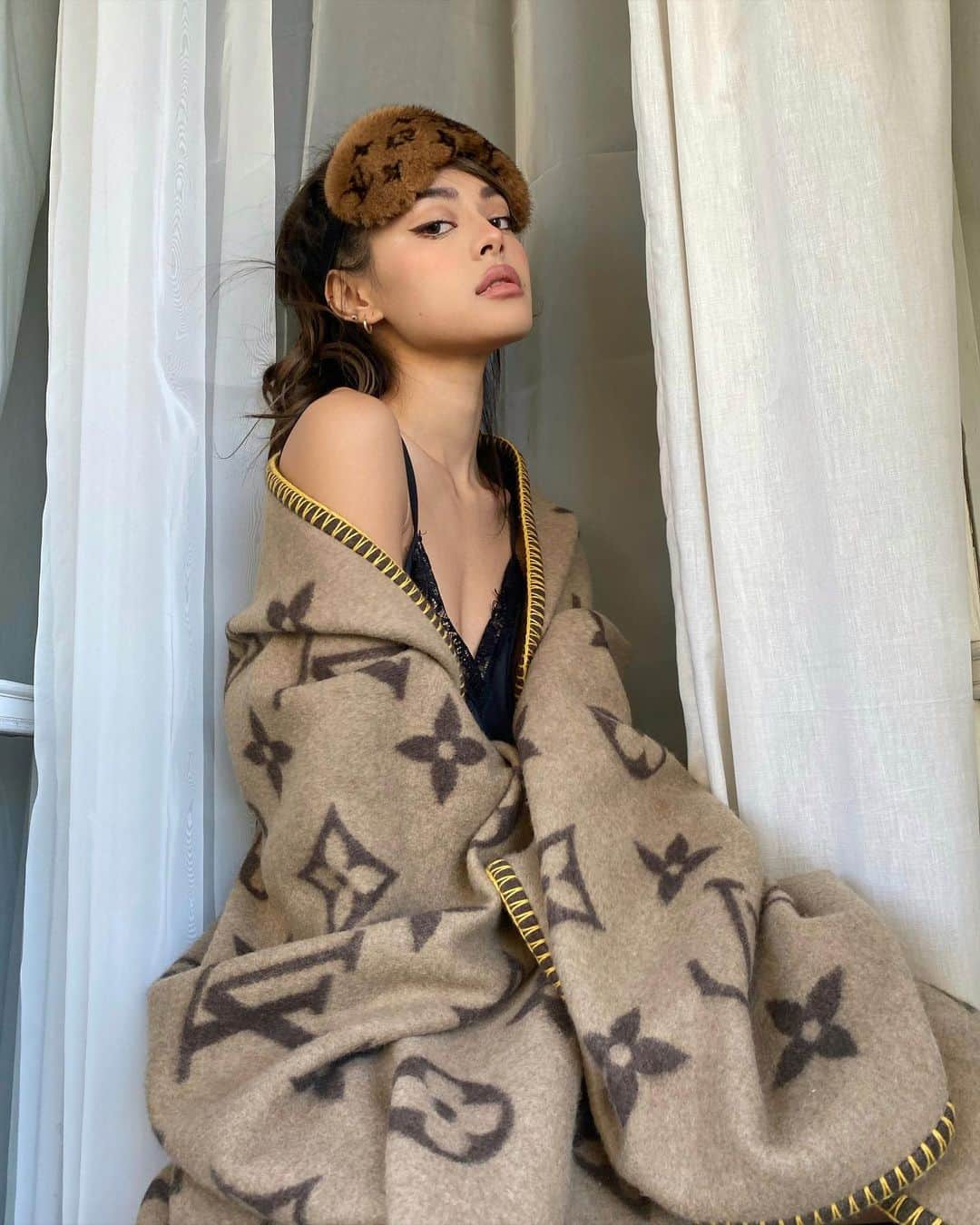 リリーマイマックのインスタグラム：「Bed & boujie @louisvuitton」