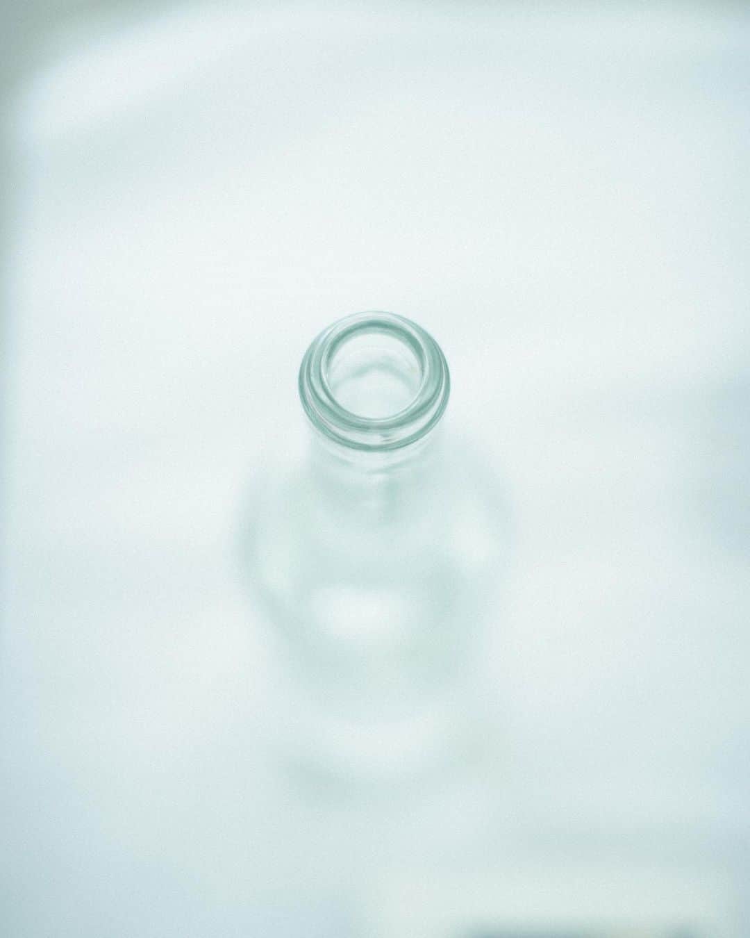 林響太朗さんのインスタグラム写真 - (林響太朗Instagram)「#glass #bottle #stayhome #canon #1dxmarkiii #photography」5月11日 18時28分 - kyotaro_photo