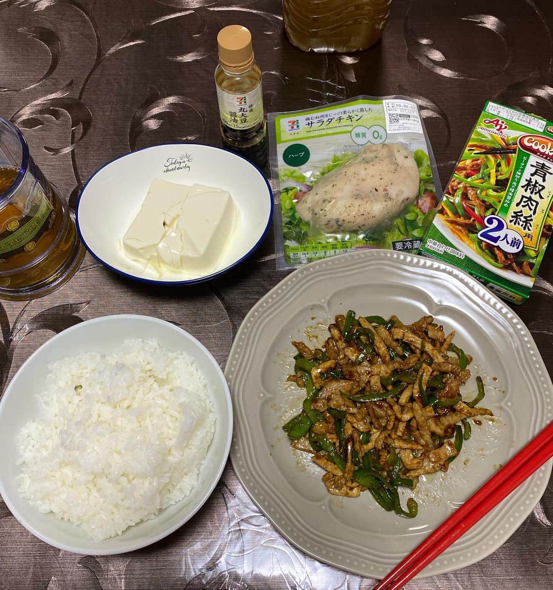 のインスタグラム：「青椒肉絲 初めてにしてはなかなかな出来栄え！ 豆腐🙄  絶対量少ない🤔」