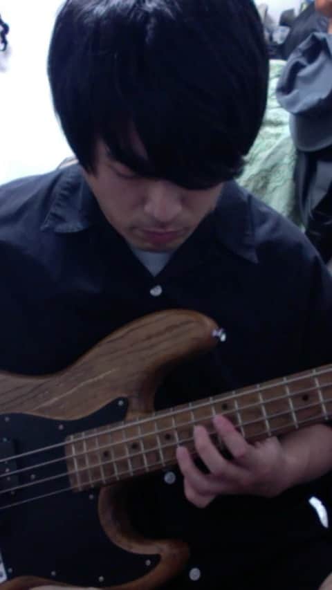 井澤惇のインスタグラム：「Phantasiaの演奏動画をまるっと。今回もレコードの音とともに。 #おうち時間 #stayhome #stayathome #クリックなしの演奏 #勘が上手く働いた」